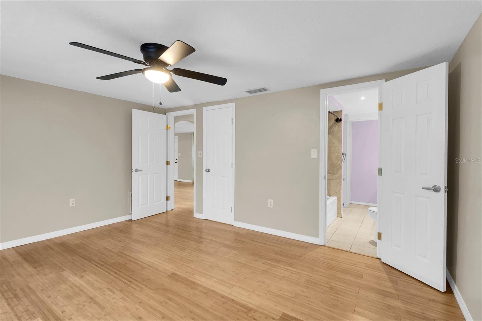 9203 GREENBRIAR LN