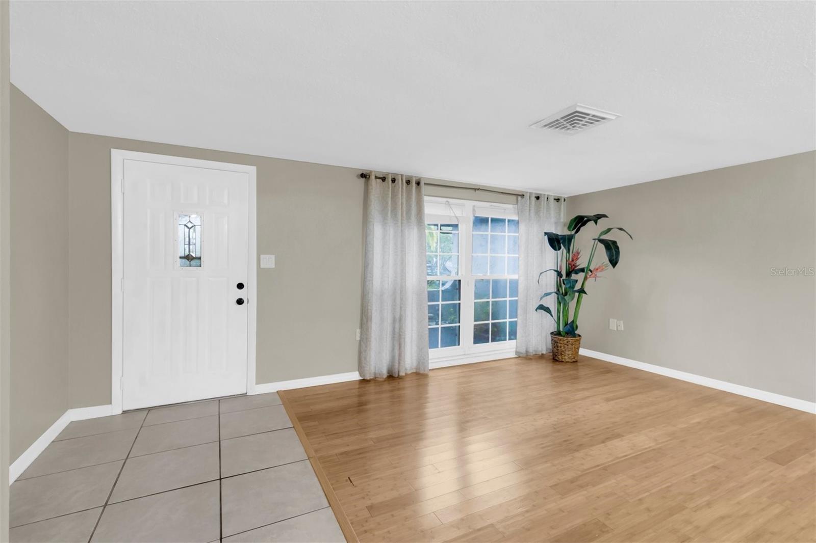 9203 GREENBRIAR LN