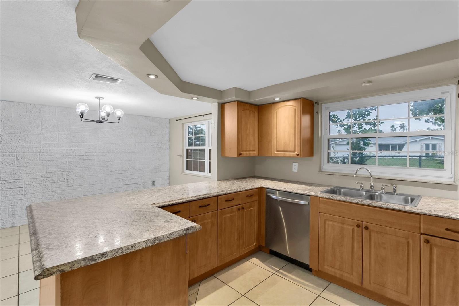 9203 GREENBRIAR LN