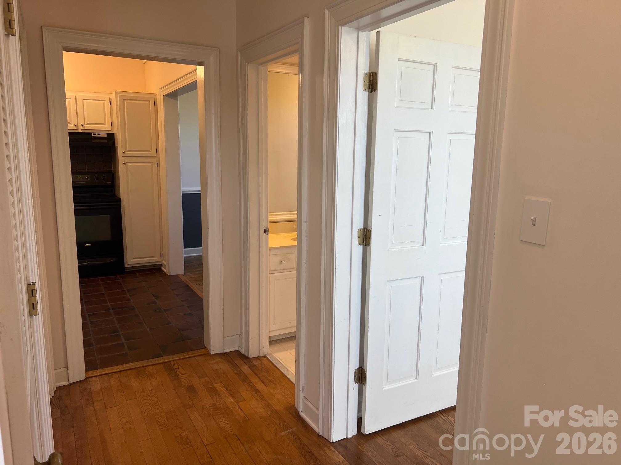 308 N Green Street Street Unit: 5