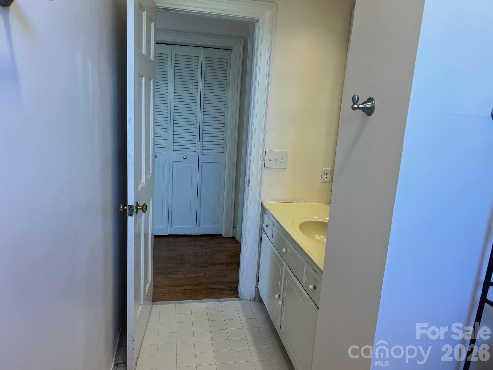 308 N Green Street Street Unit: 5
