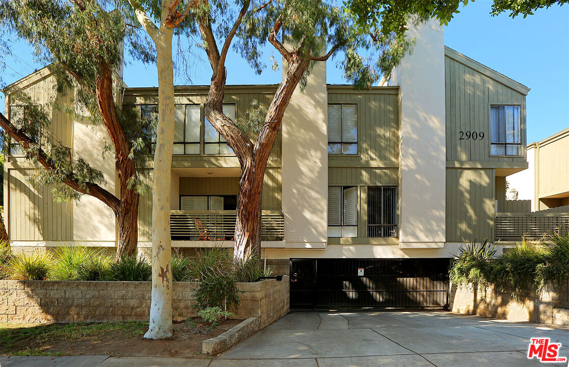 2909 Arizona Ave Unit: 16