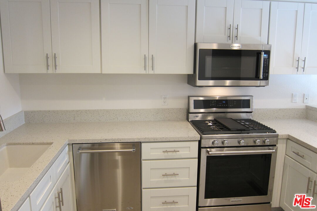 2909 Arizona Ave Unit: 16