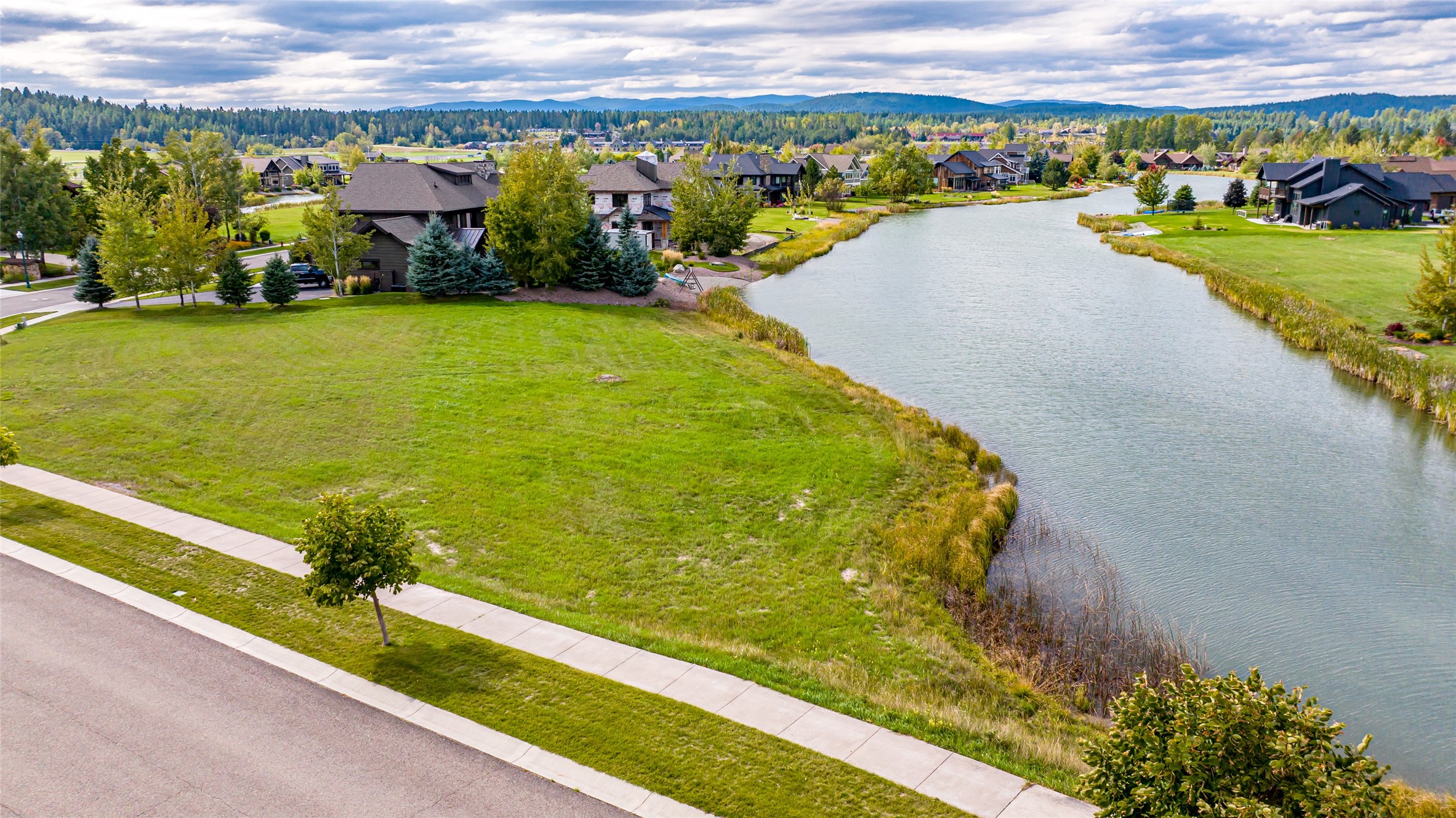 3050 River Lakes Drive