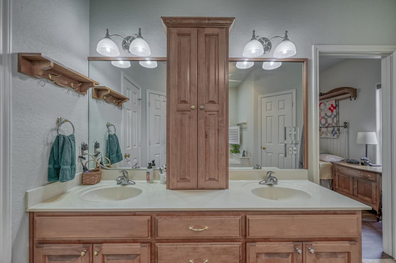 404 Oak Ridge Trail