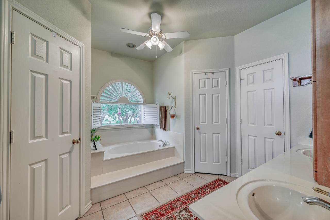 404 Oak Ridge Trail