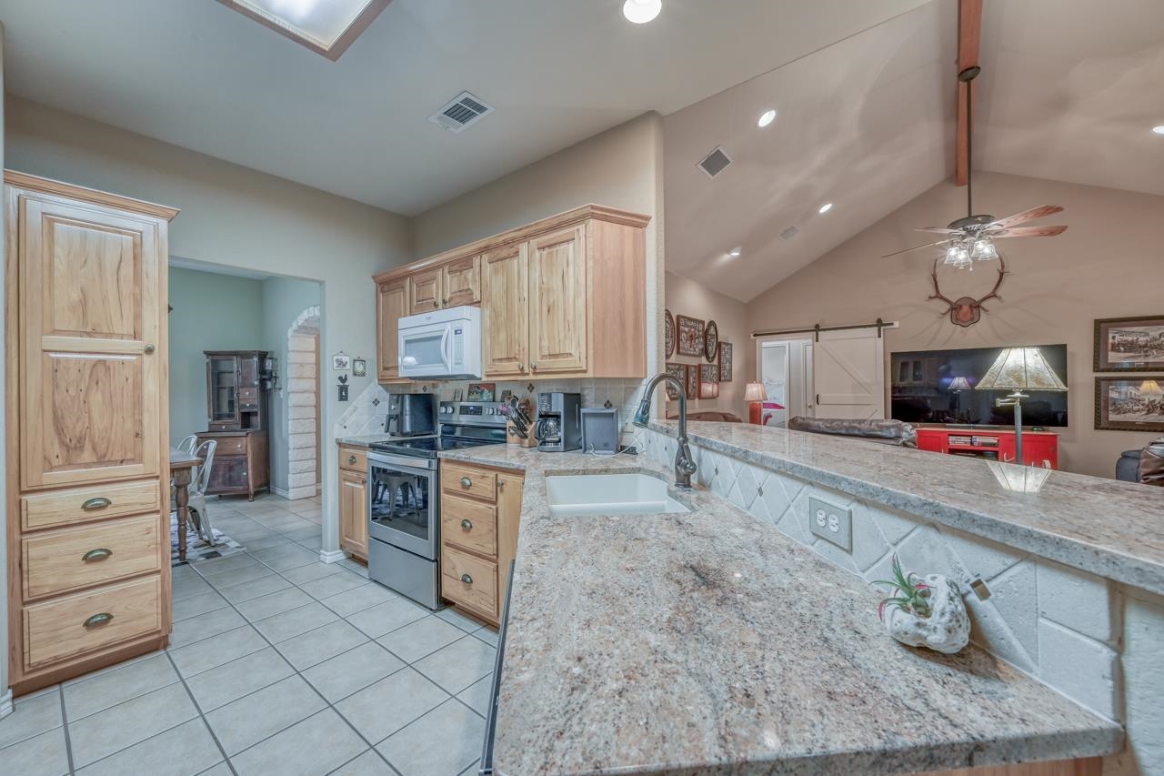 404 Oak Ridge Trail