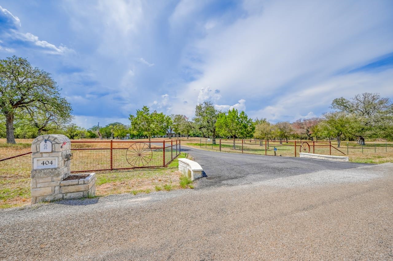 404 Oak Ridge Trail