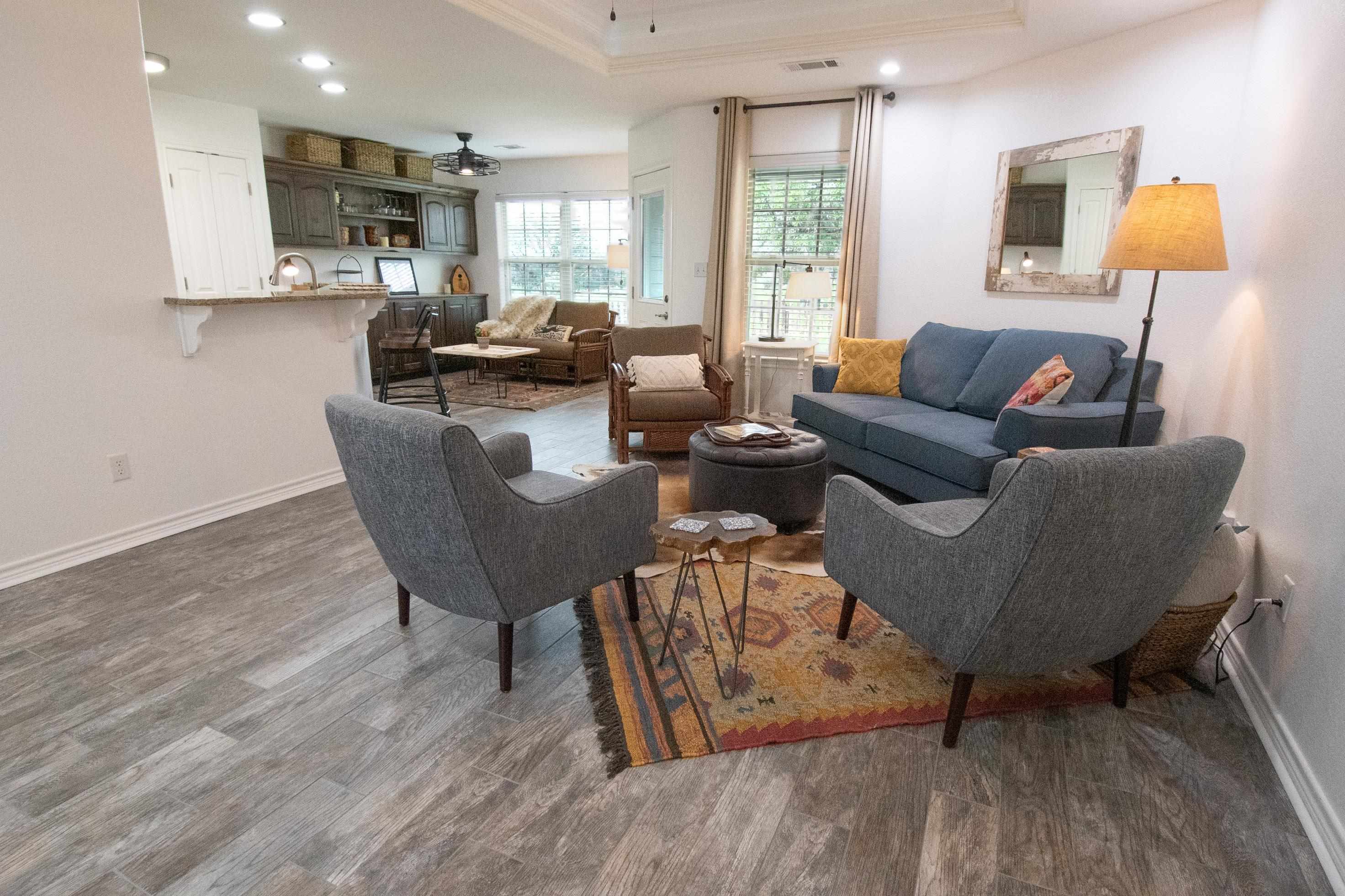 601 E Houston Street