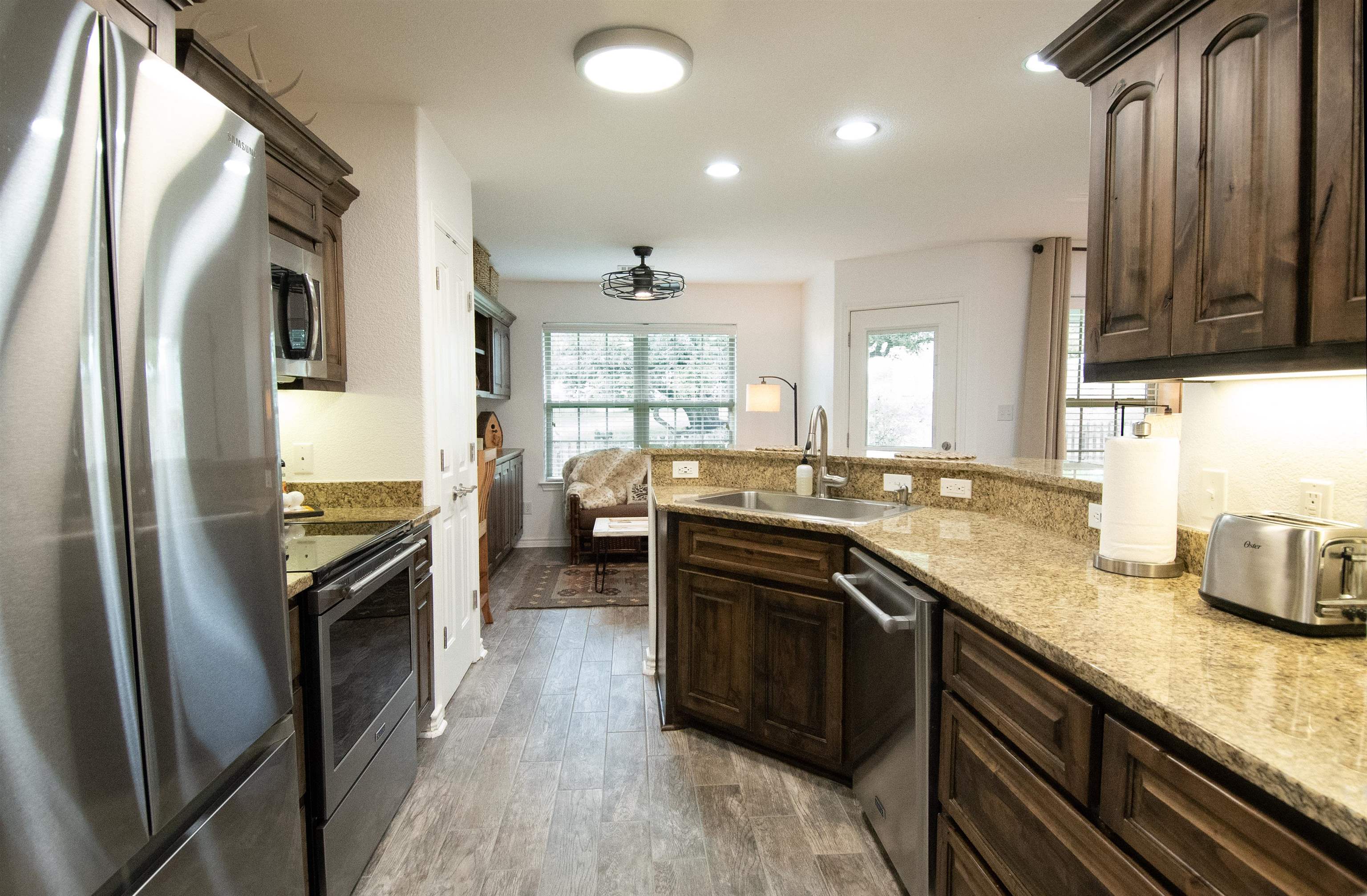 601 E Houston Street