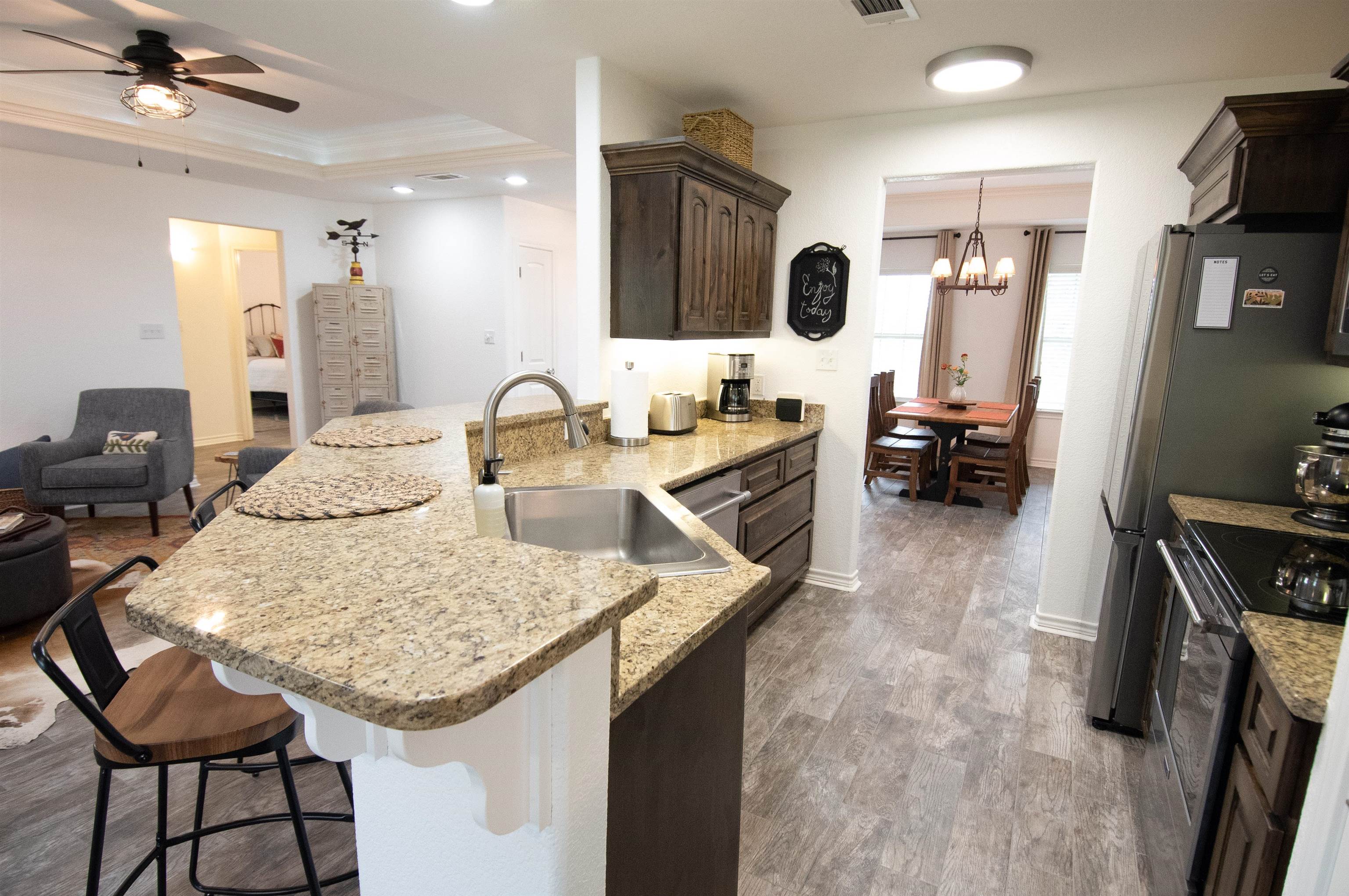 601 E Houston Street