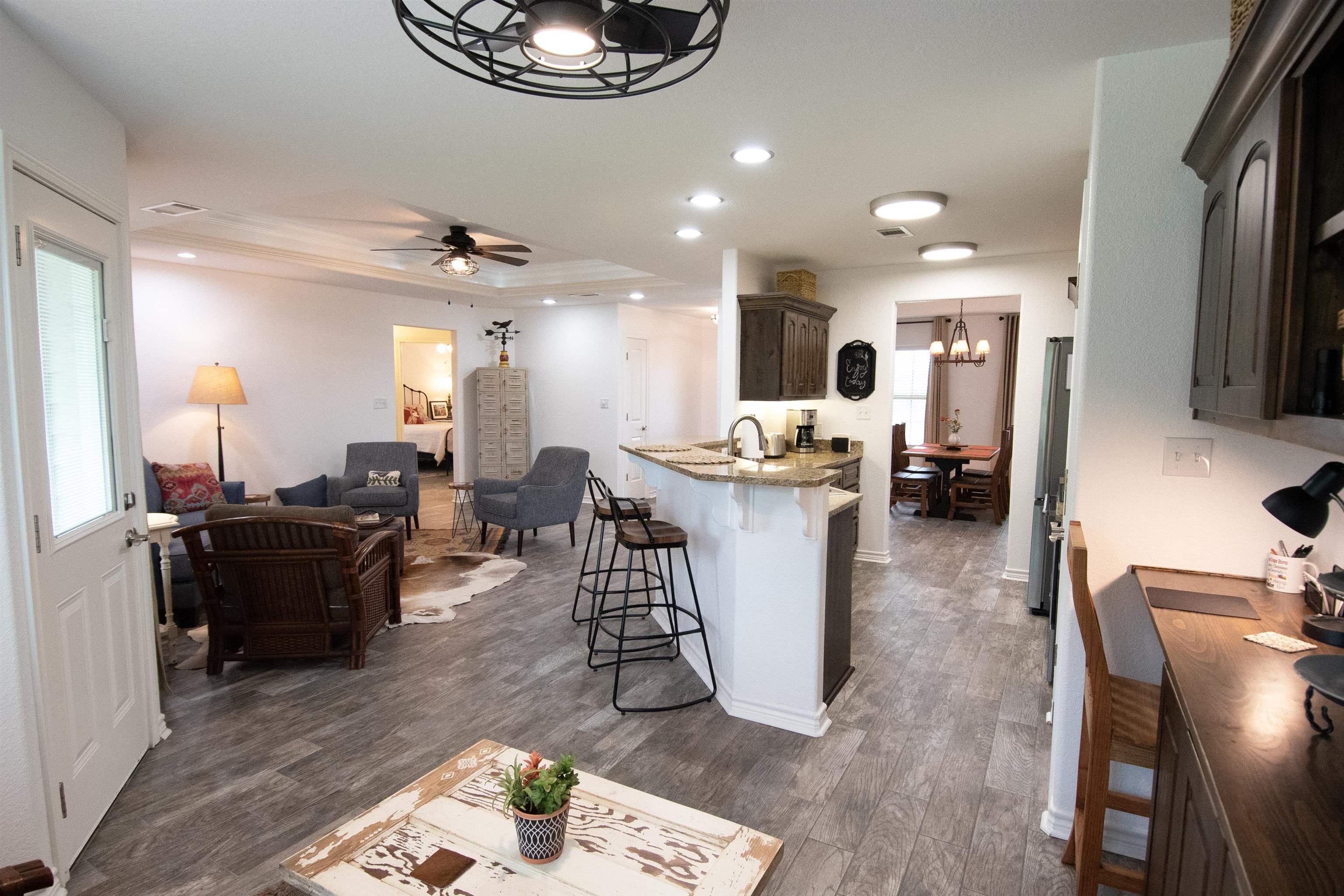 601 E Houston Street