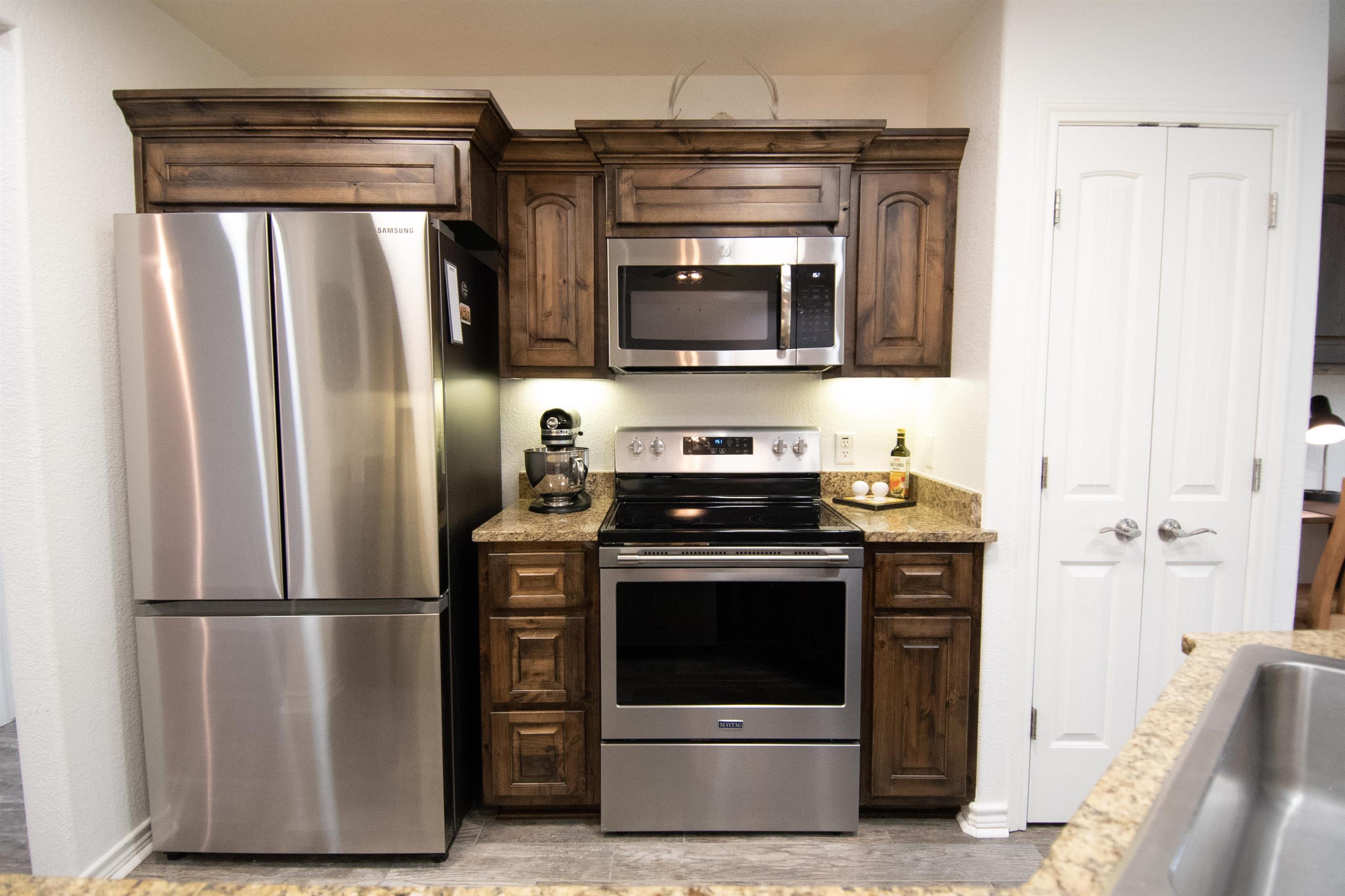 601 E Houston Street