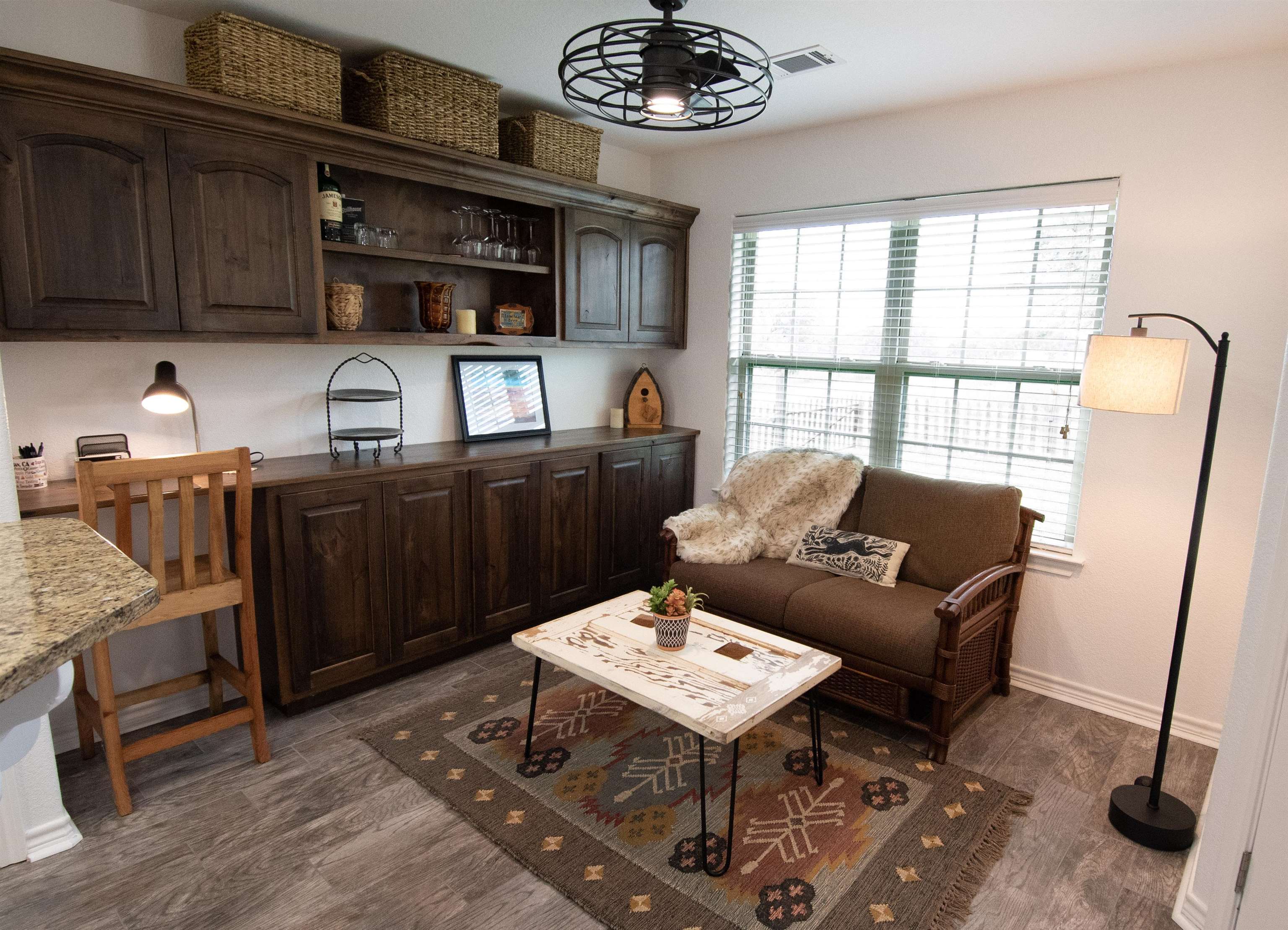 601 E Houston Street