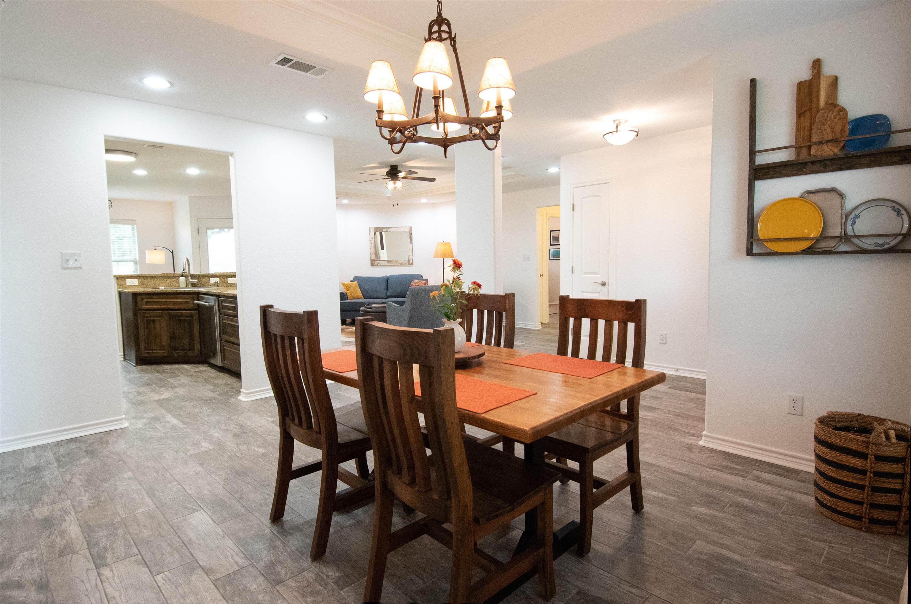 601 E Houston Street