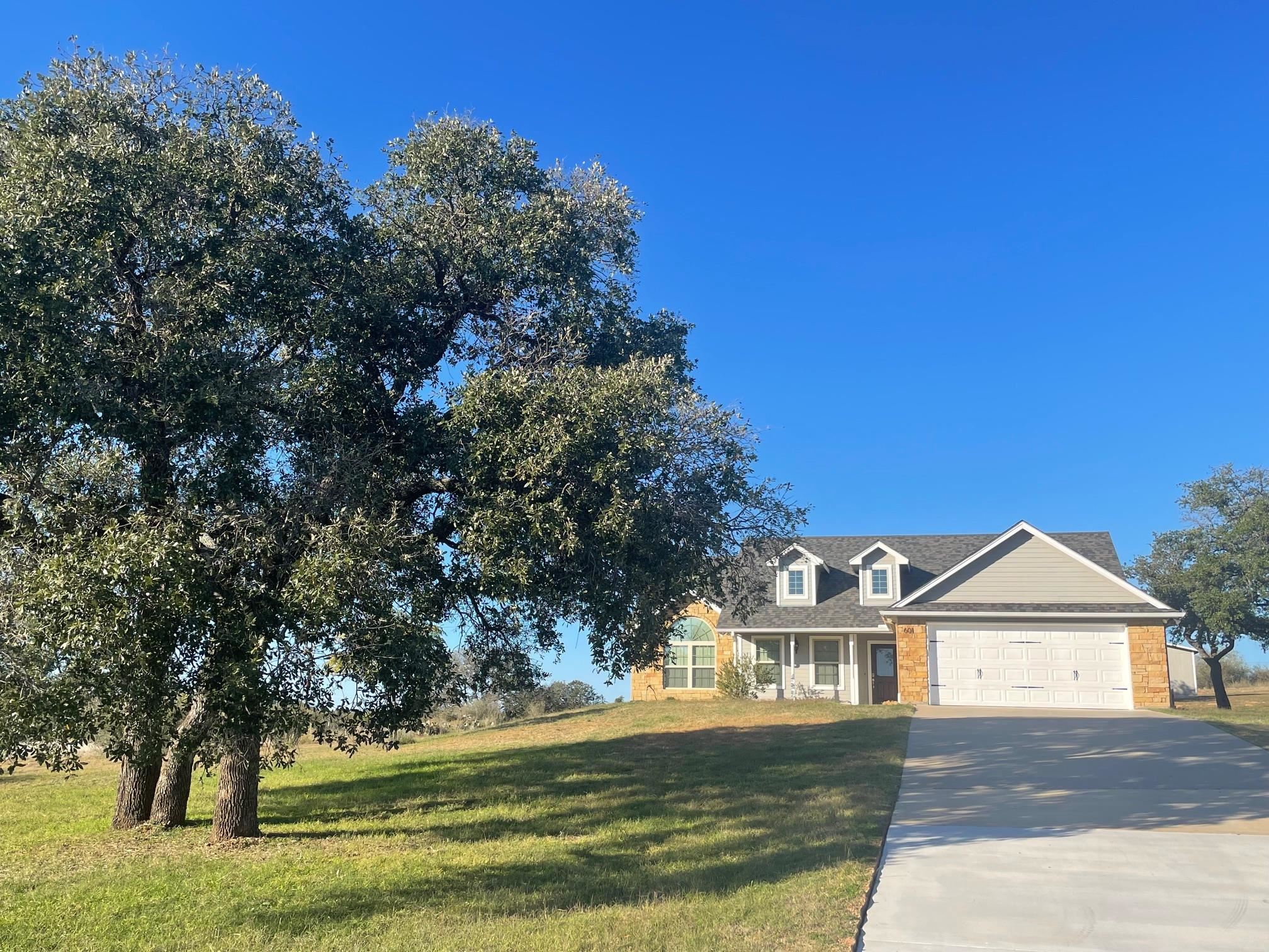 601 E Houston Street