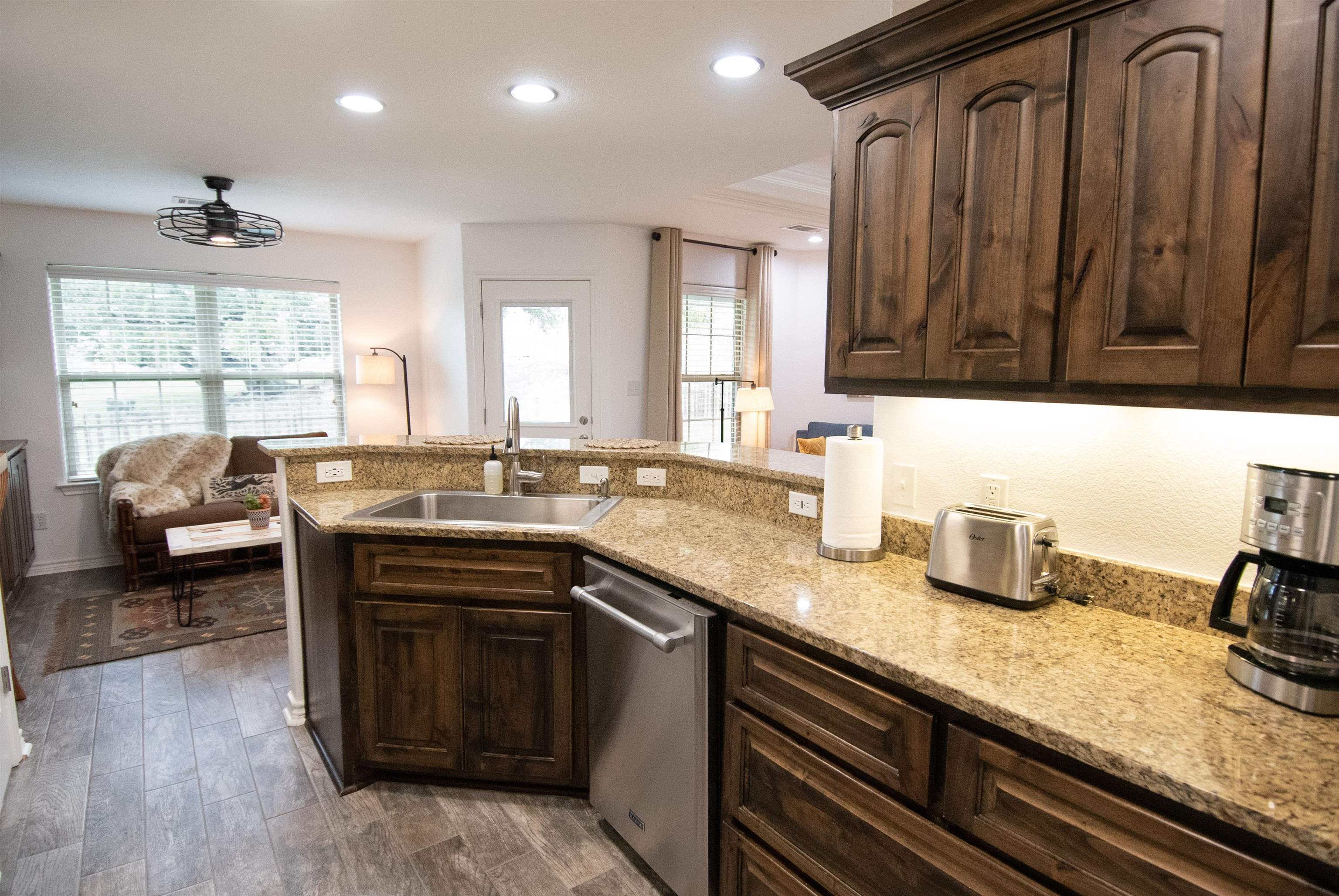 601 E Houston Street