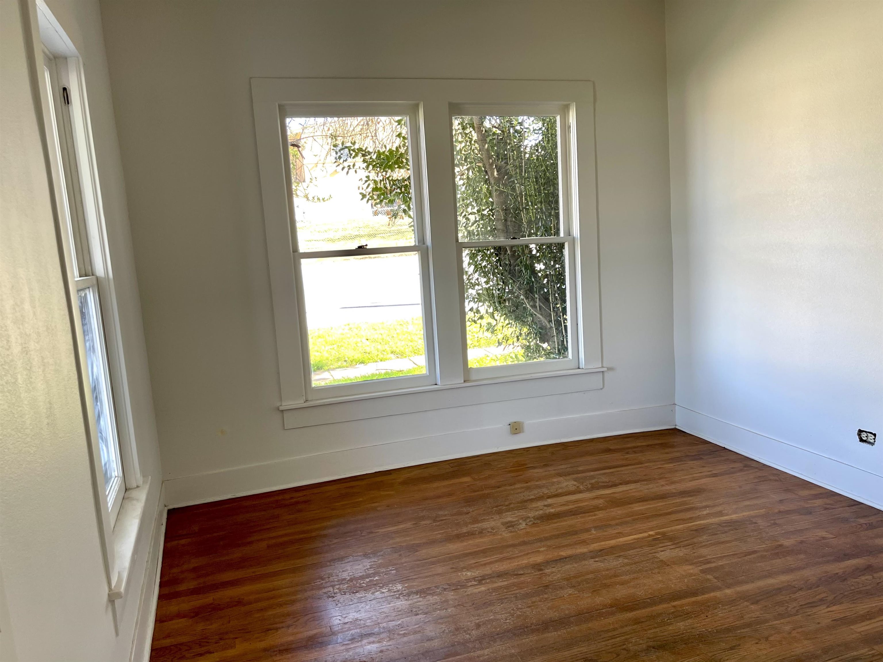 110 E Lampasas