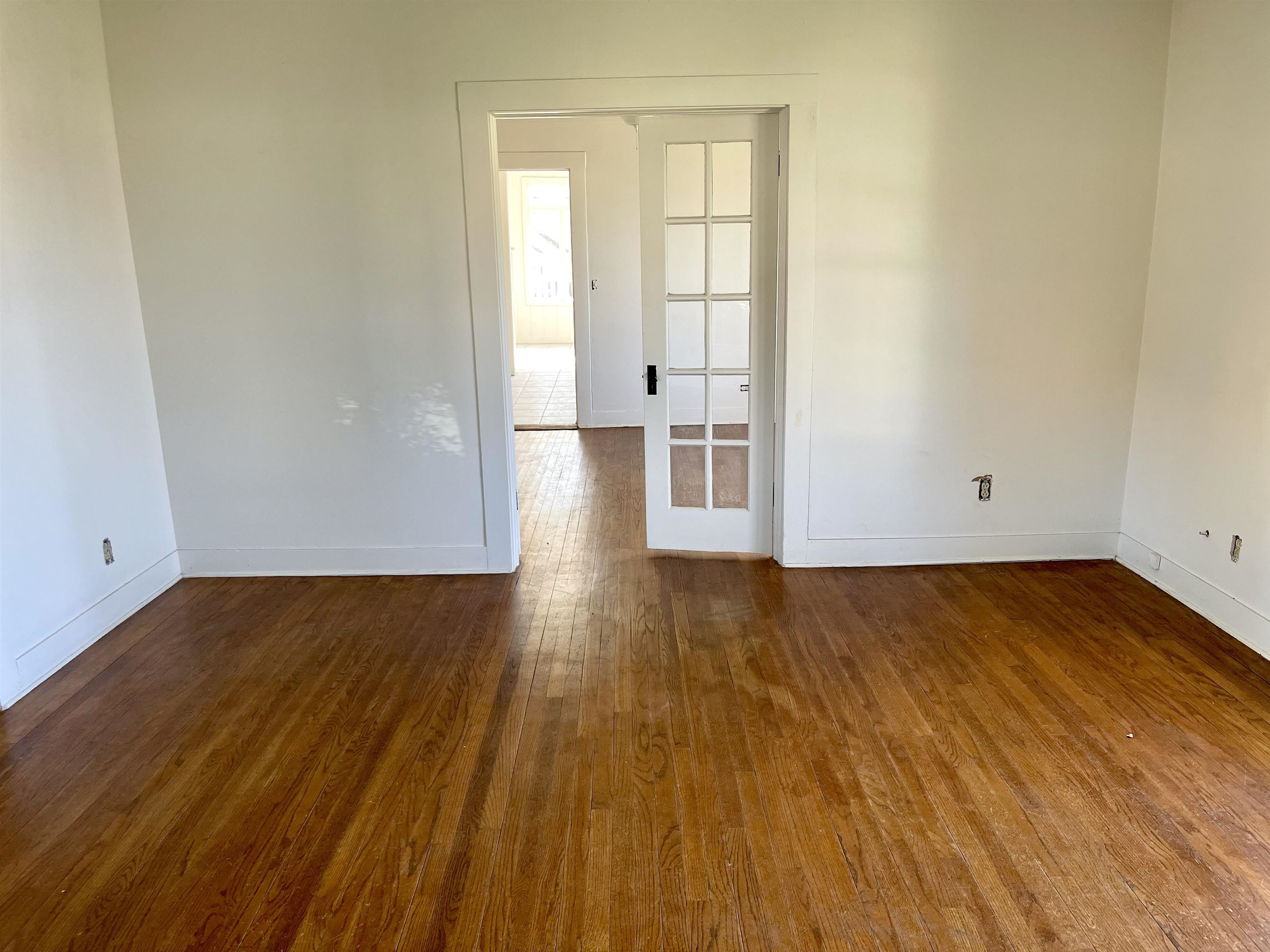 110 E Lampasas