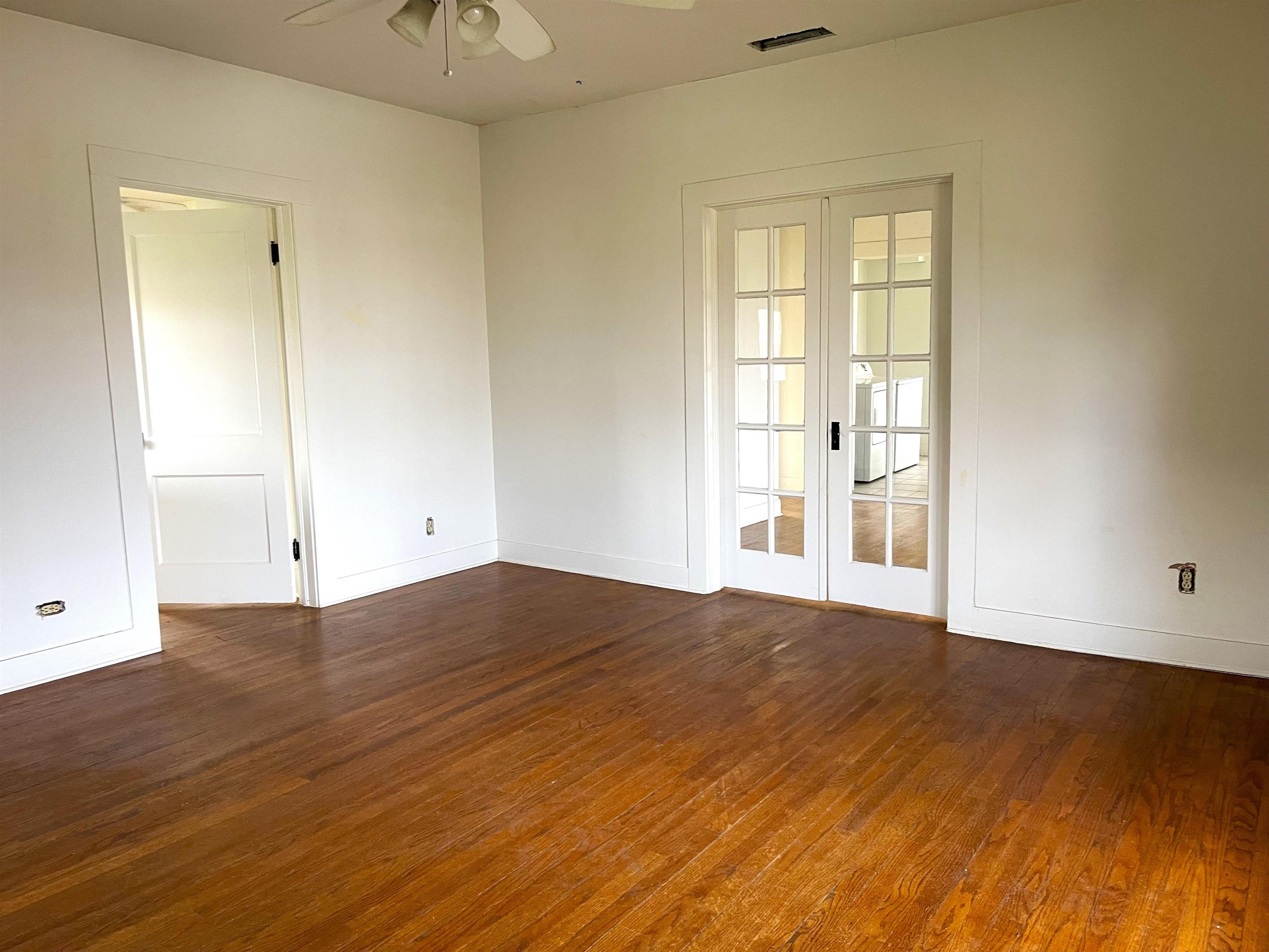 110 E Lampasas