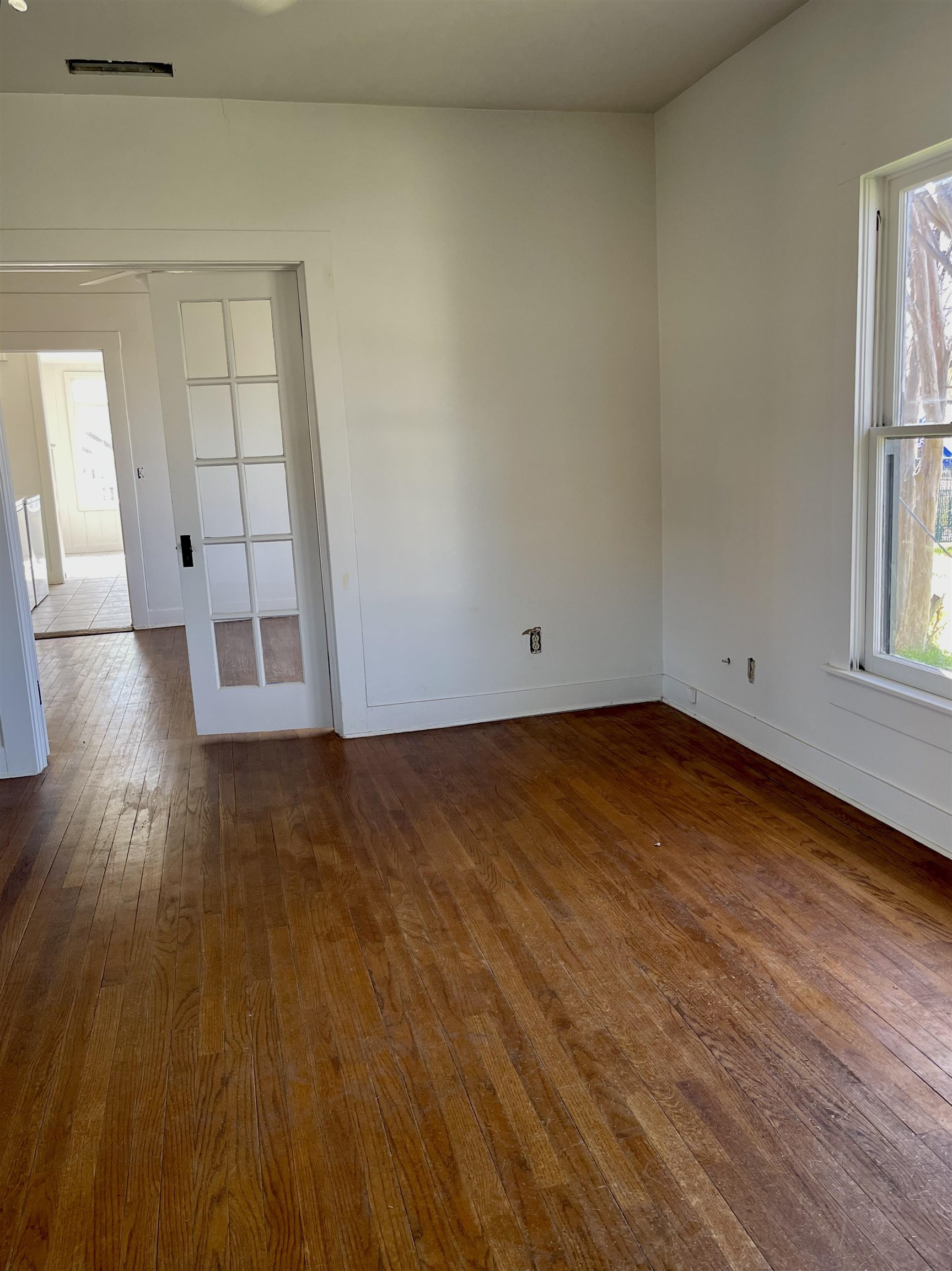 110 E Lampasas