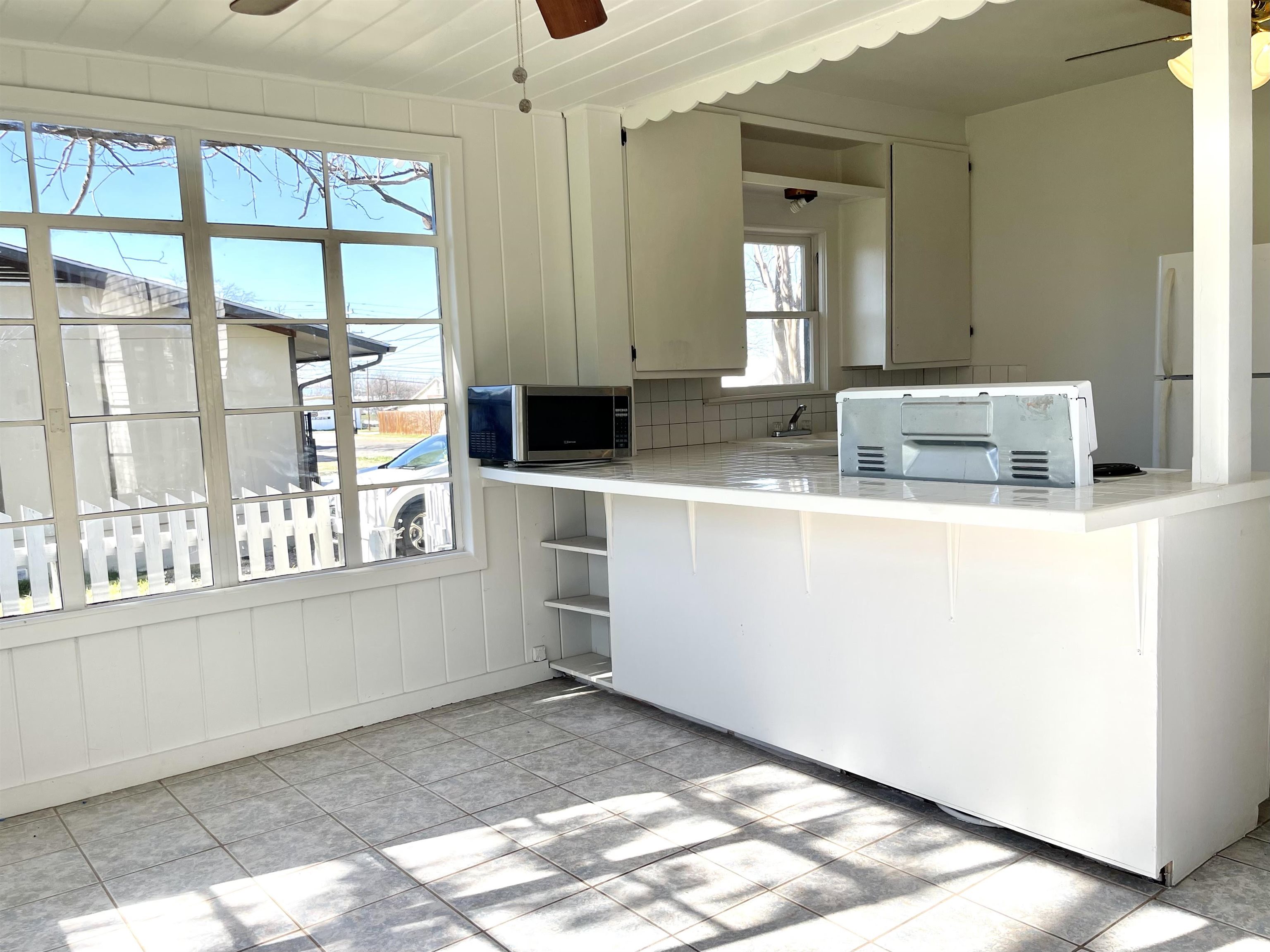 110 E Lampasas