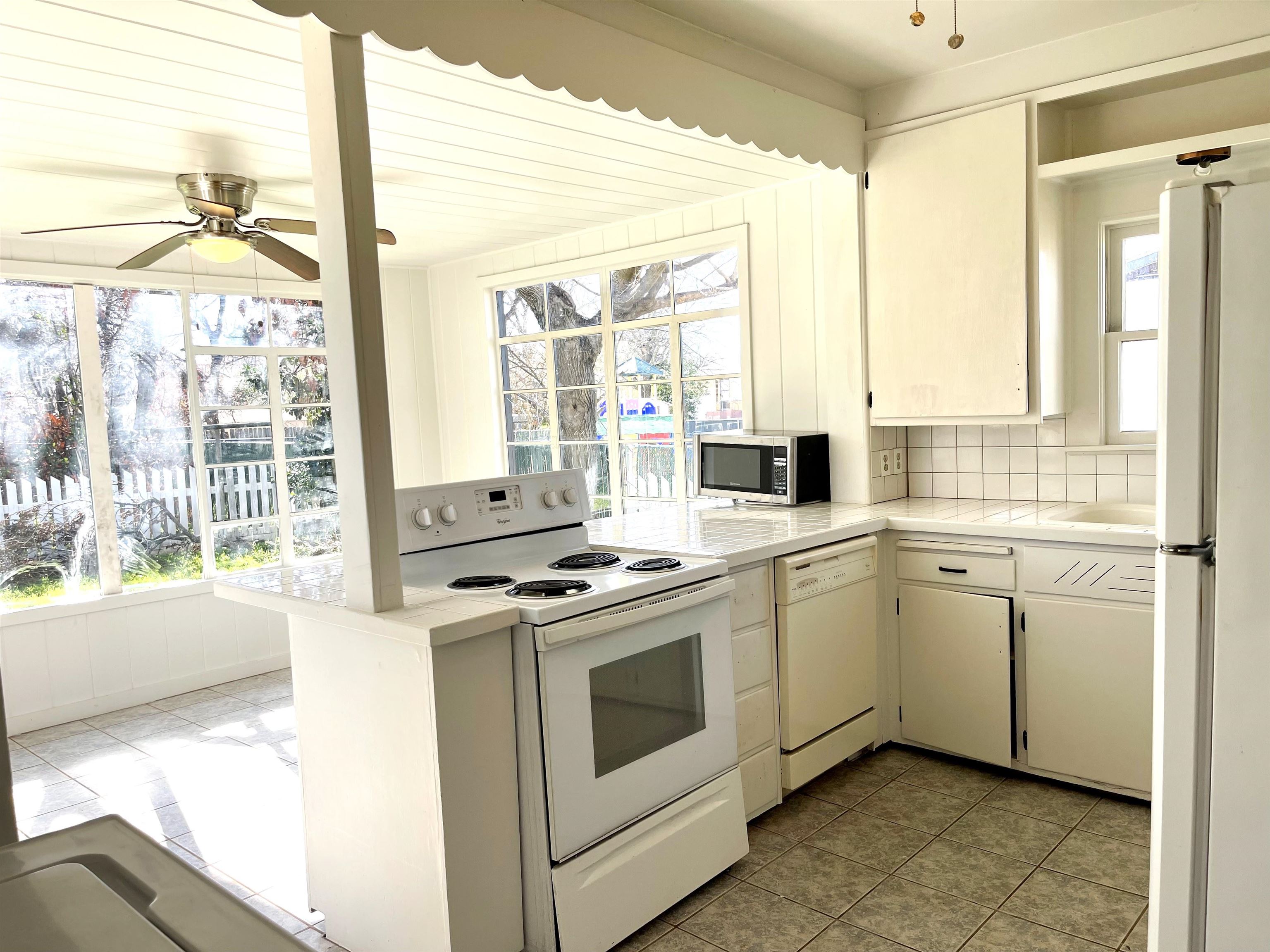 110 E Lampasas