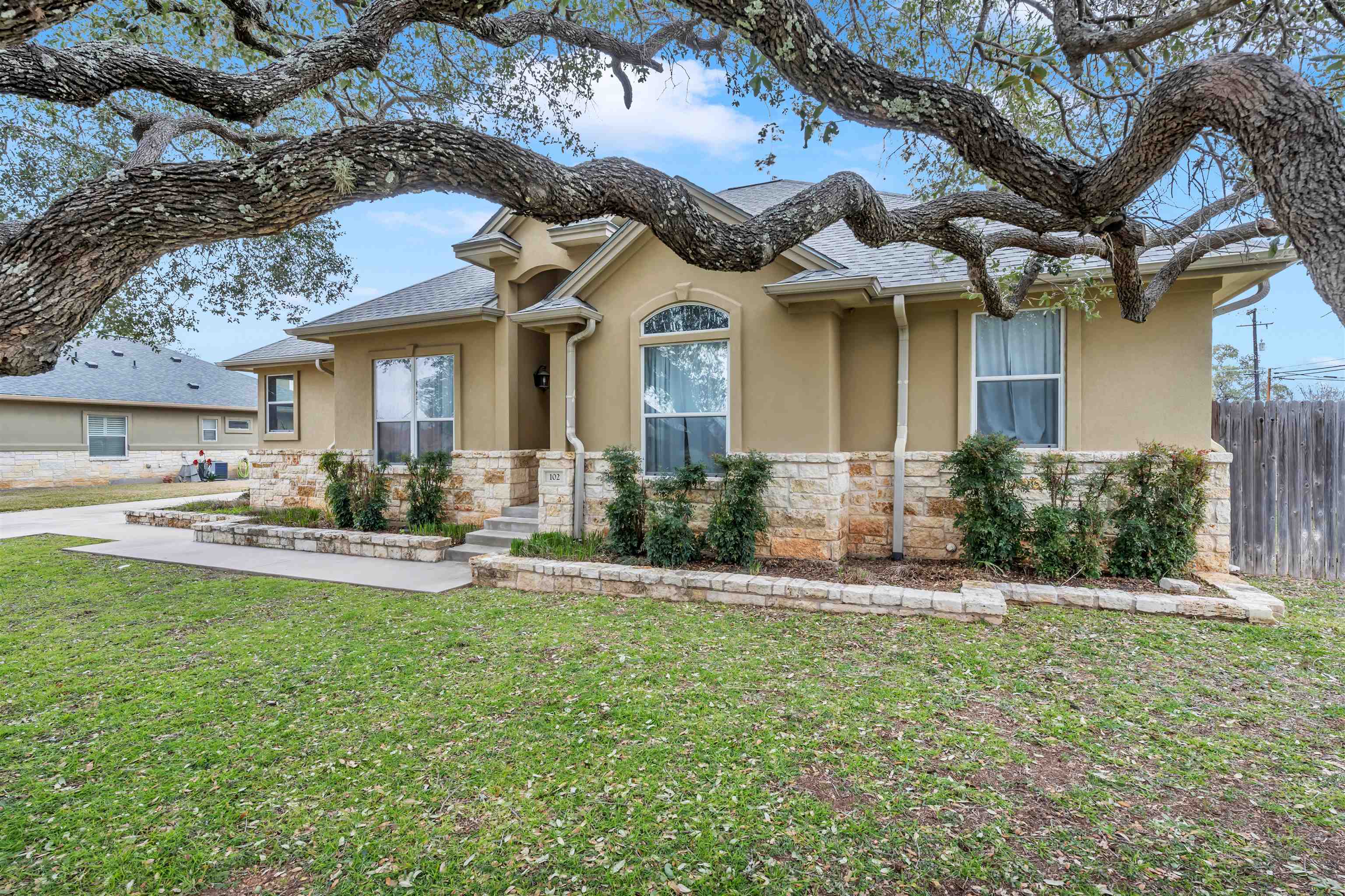 102 Oakwood Drive