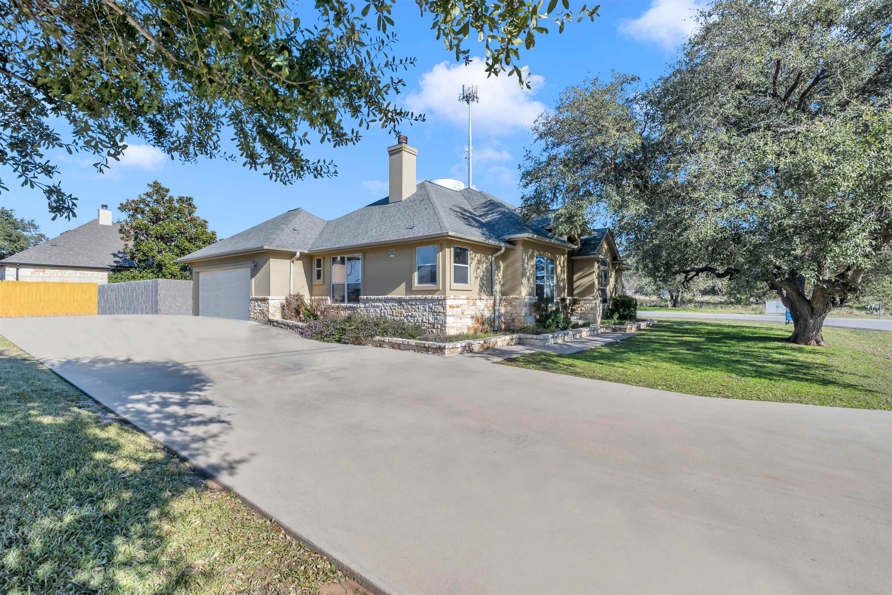 102 Oakwood Drive