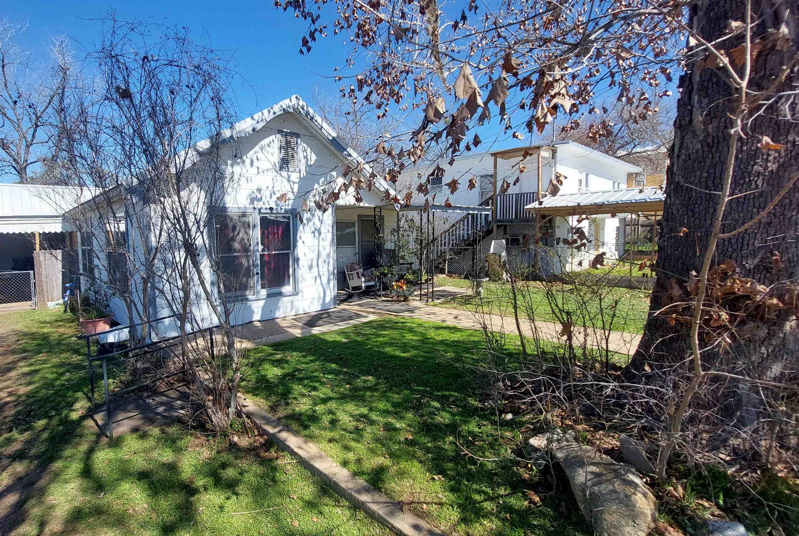 305 W Sandstone Street