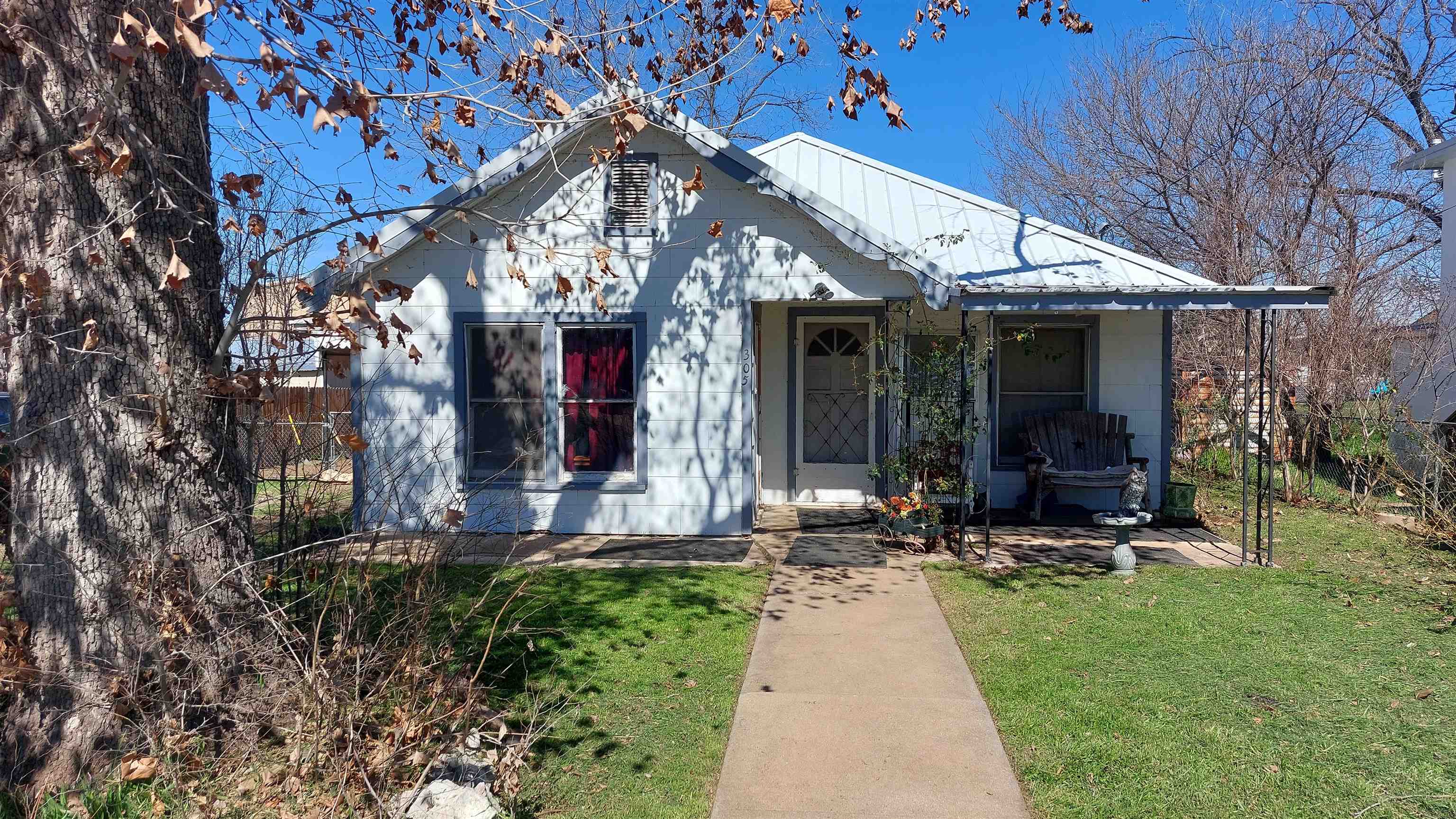 305 W Sandstone Street