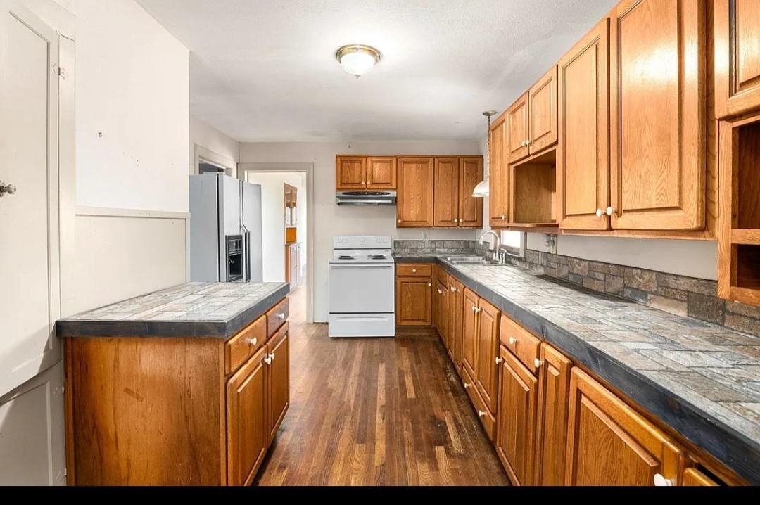 305 W Sandstone Street