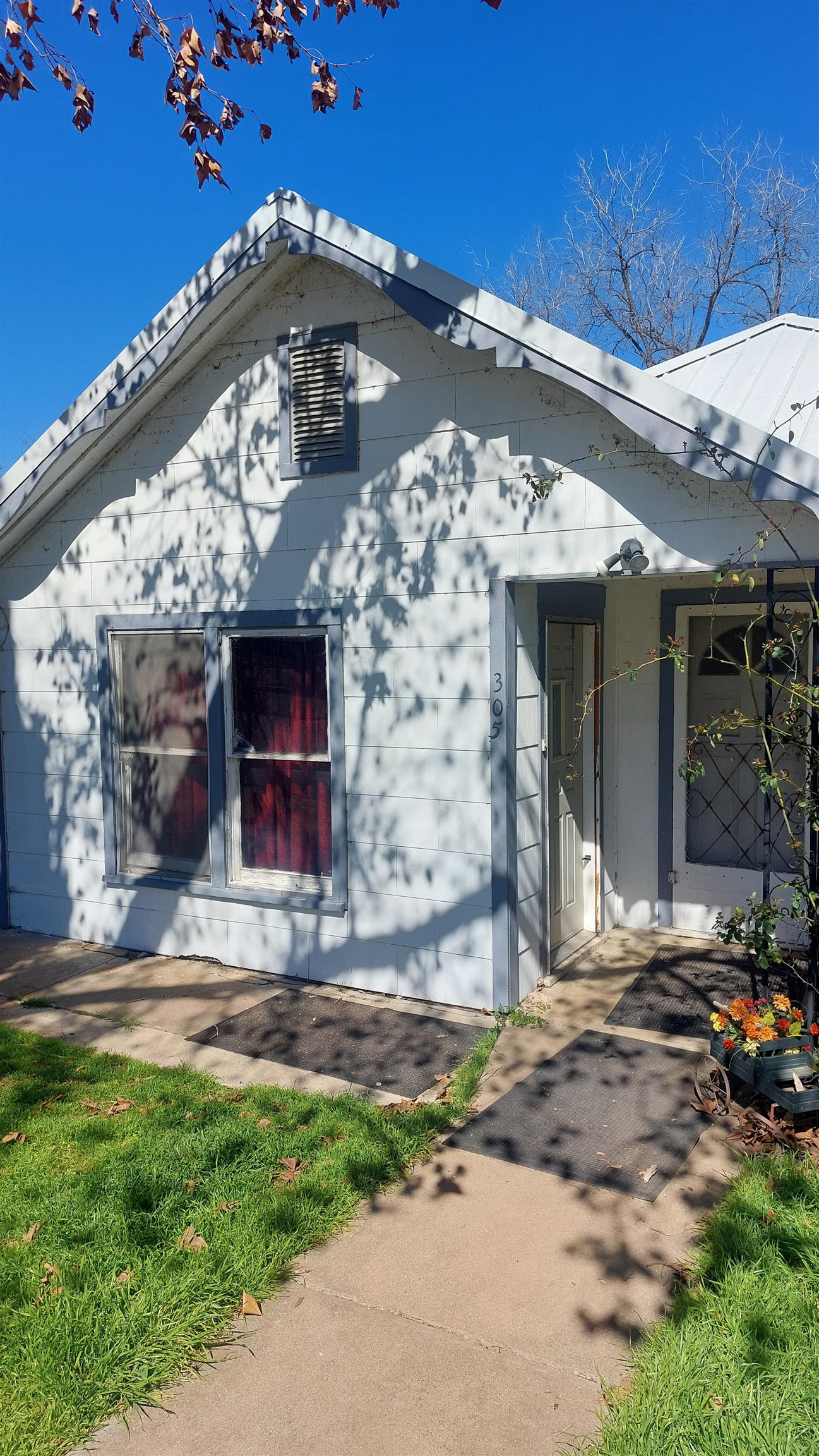 305 W Sandstone Street