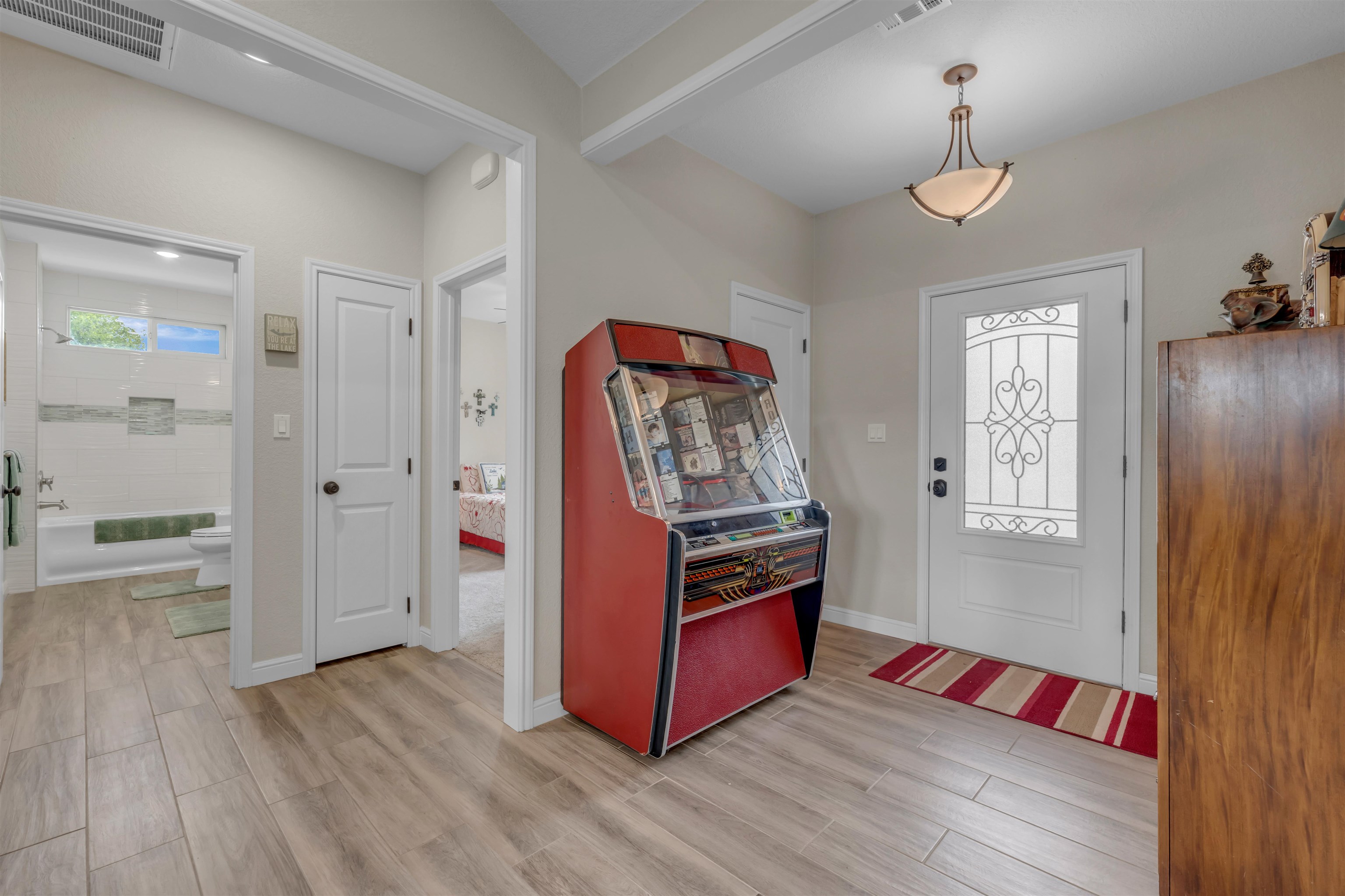 2101 River Oaks Dr.