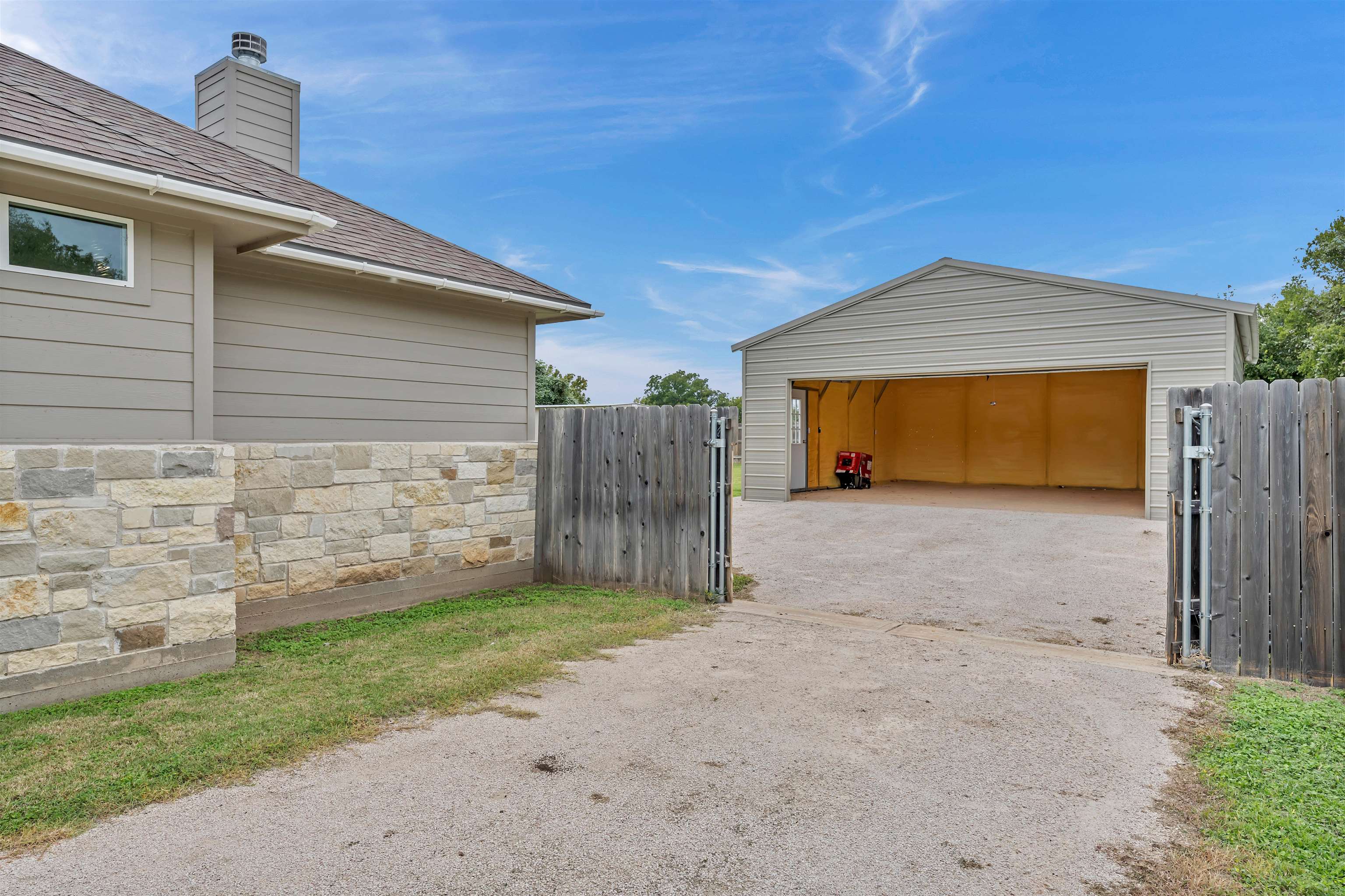2101 River Oaks Dr.
