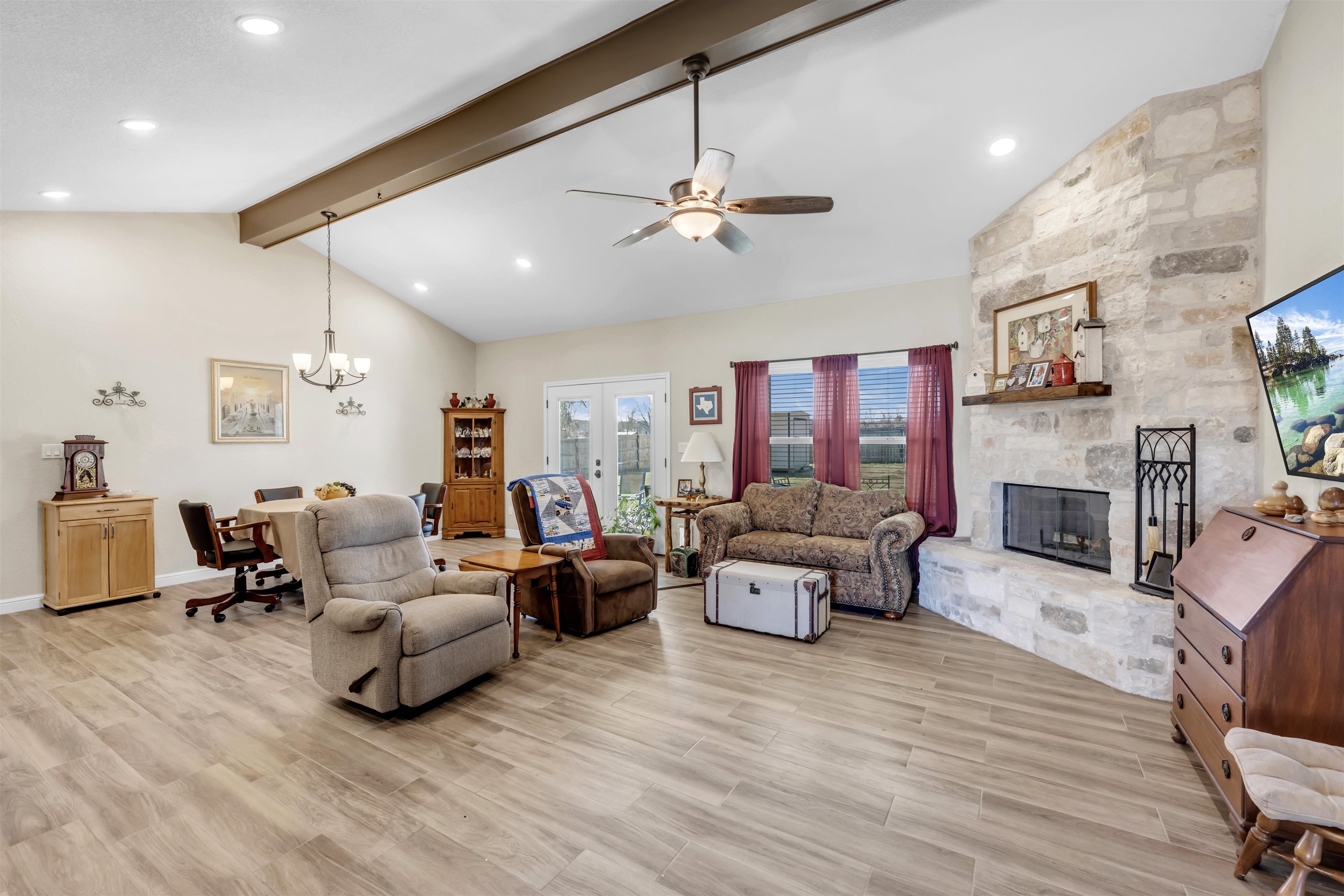 2101 River Oaks Dr.