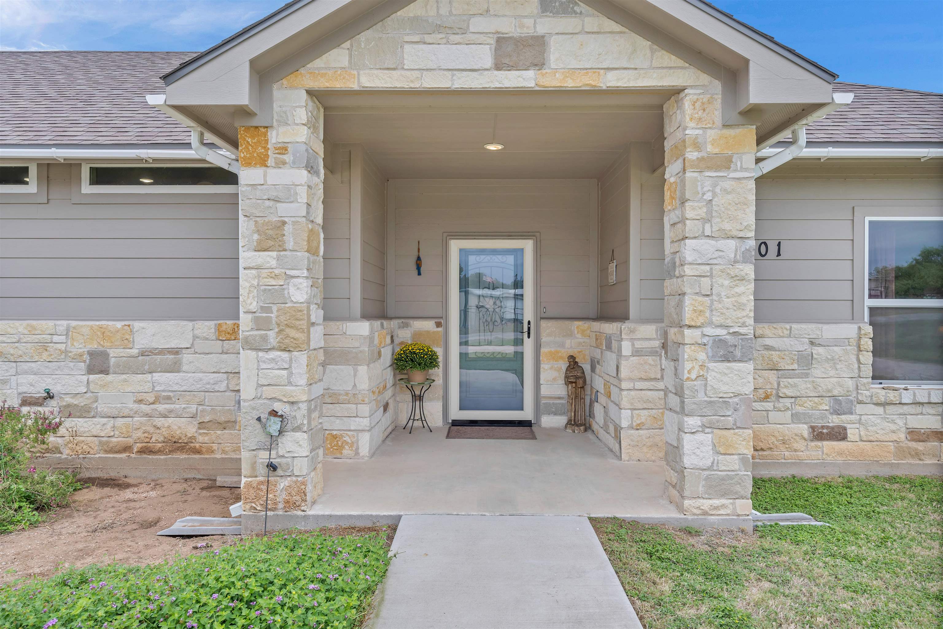 2101 River Oaks Dr.