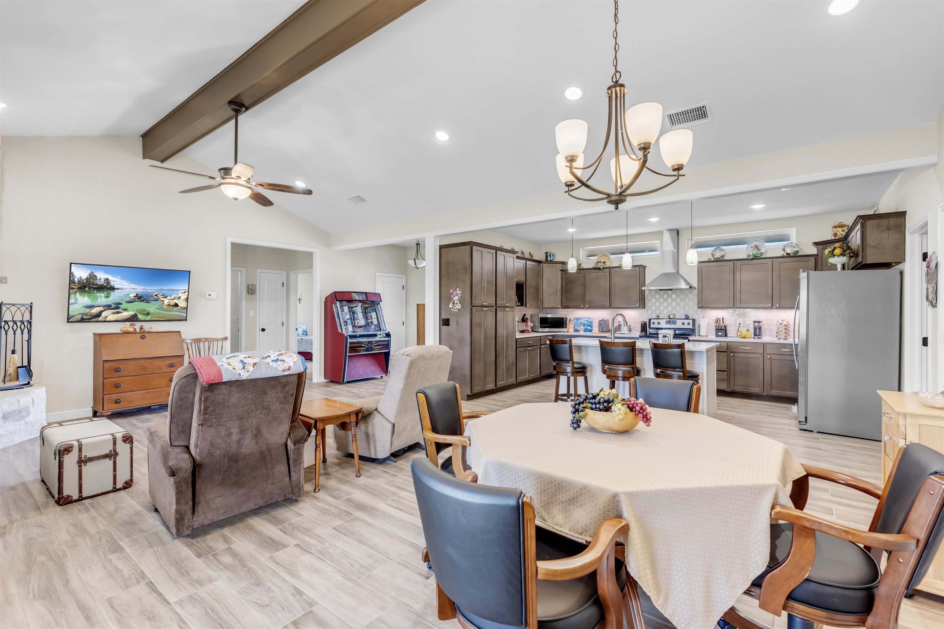 2101 River Oaks Dr.