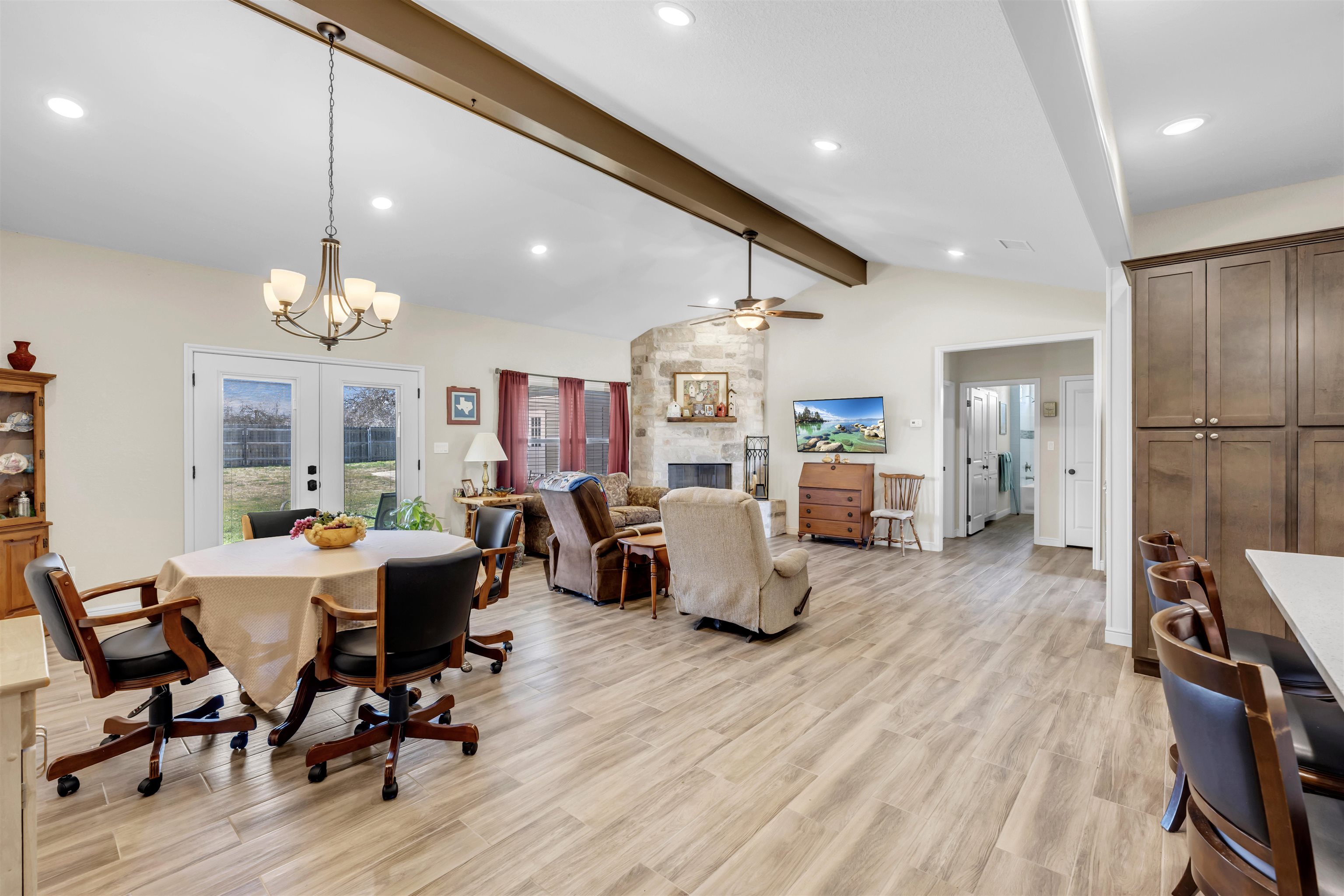 2101 River Oaks Dr.