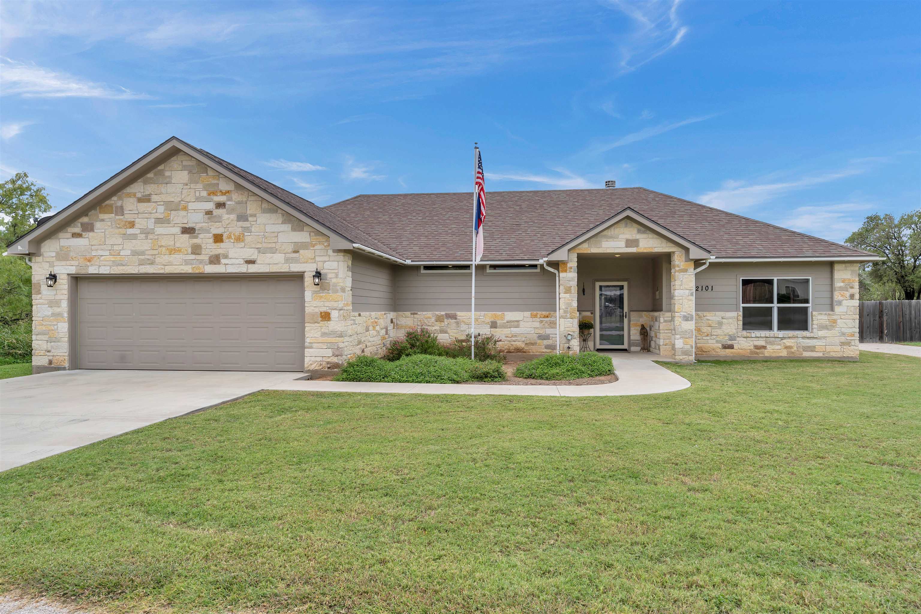 2101 River Oaks Dr.