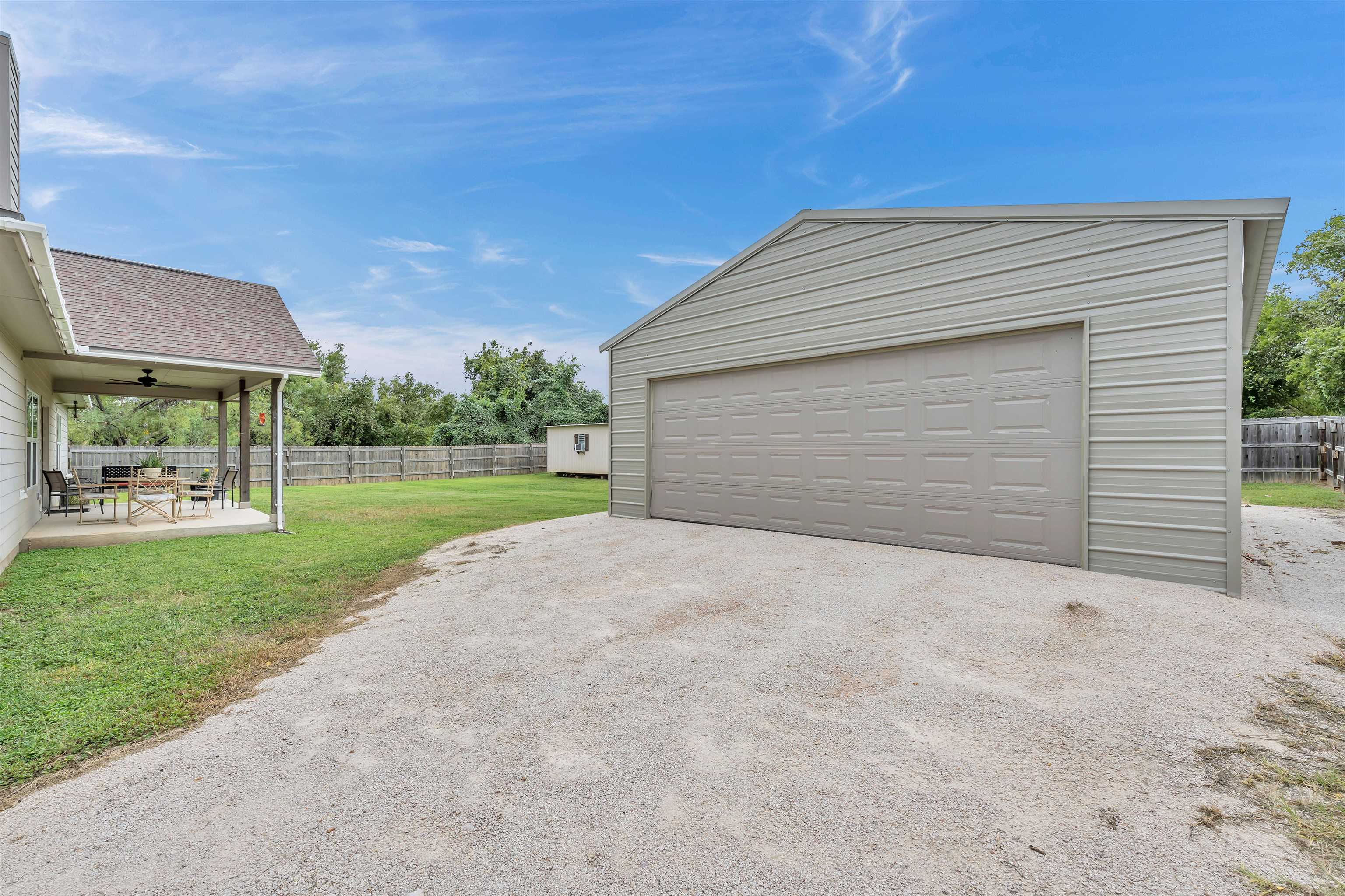 2101 River Oaks Dr.