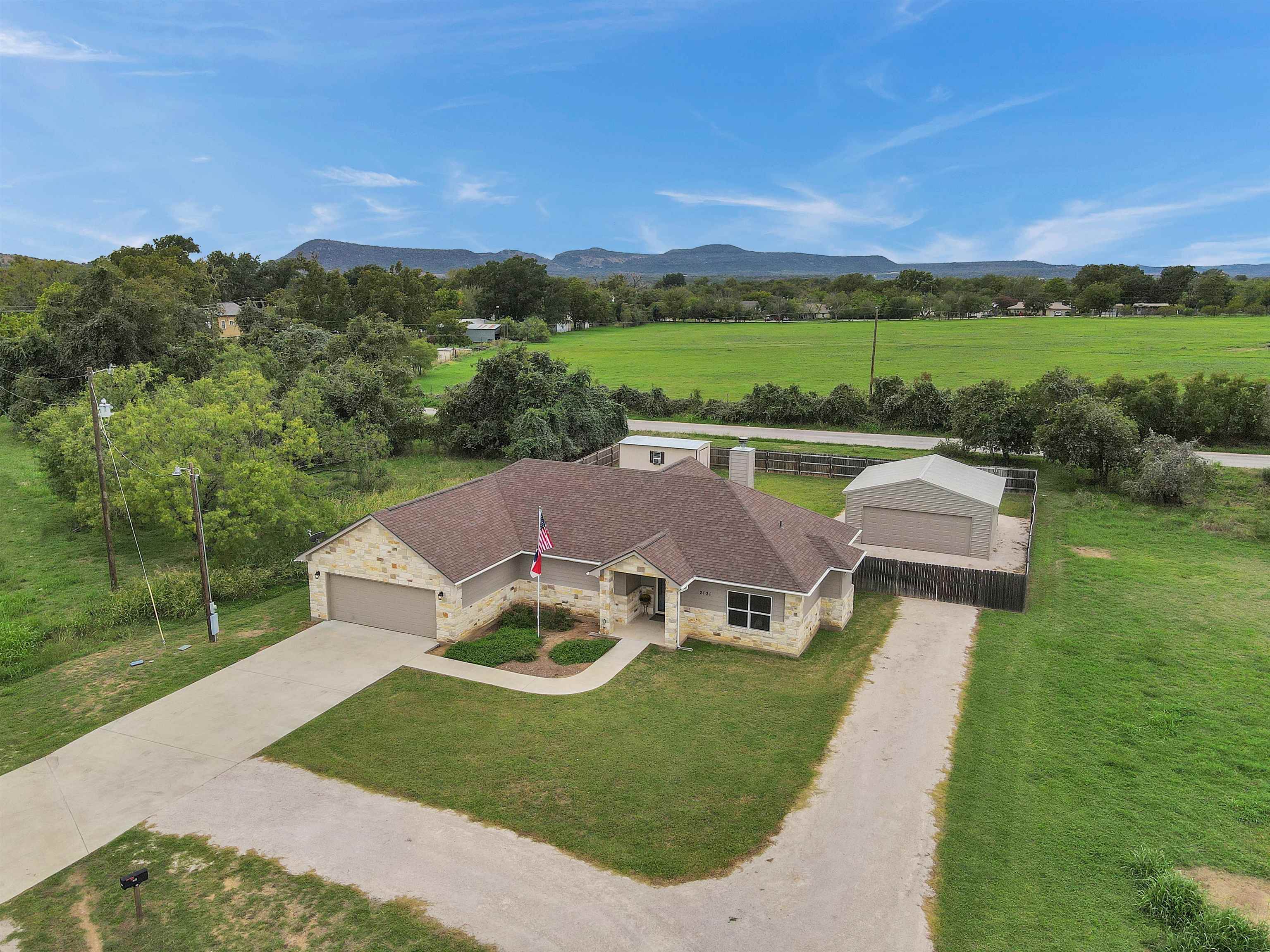 2101 River Oaks Dr.