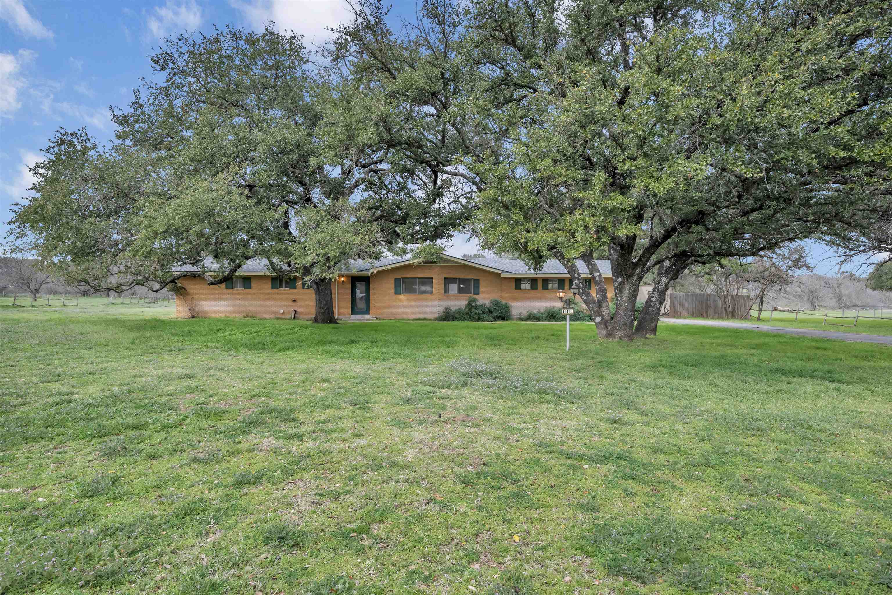 113 Live Oak Dr.