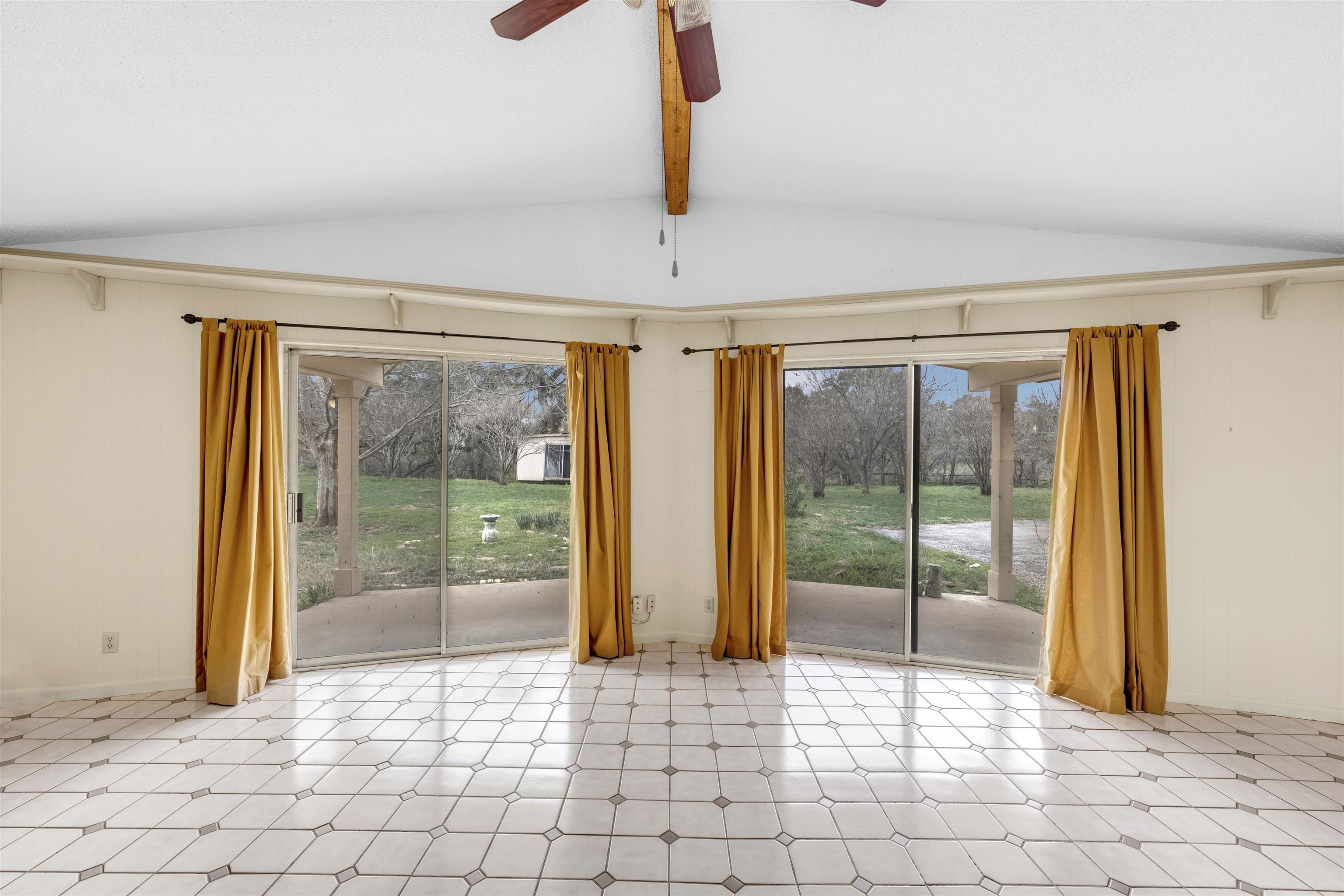 113 Live Oak Dr.