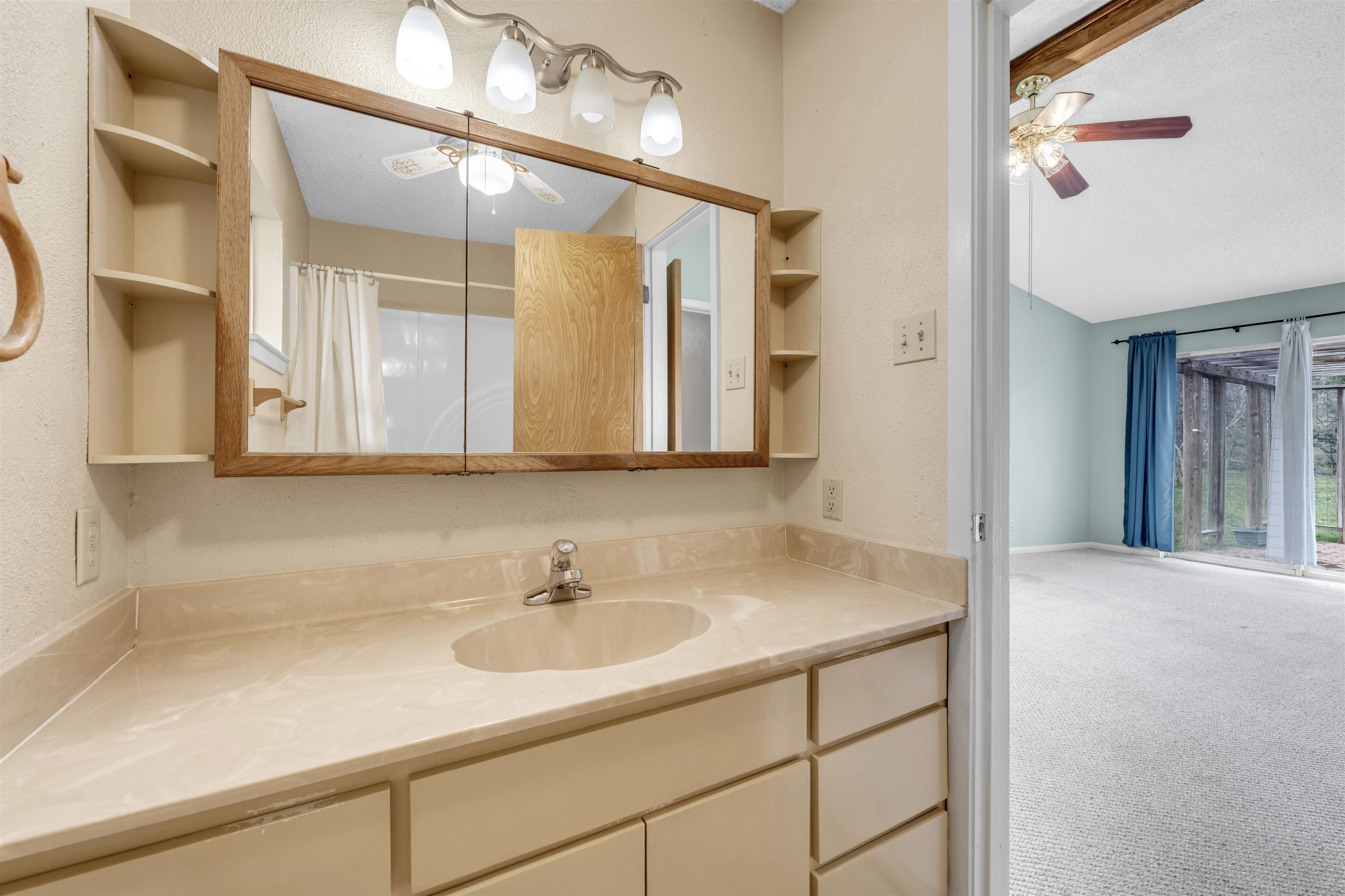 113 Live Oak Dr.
