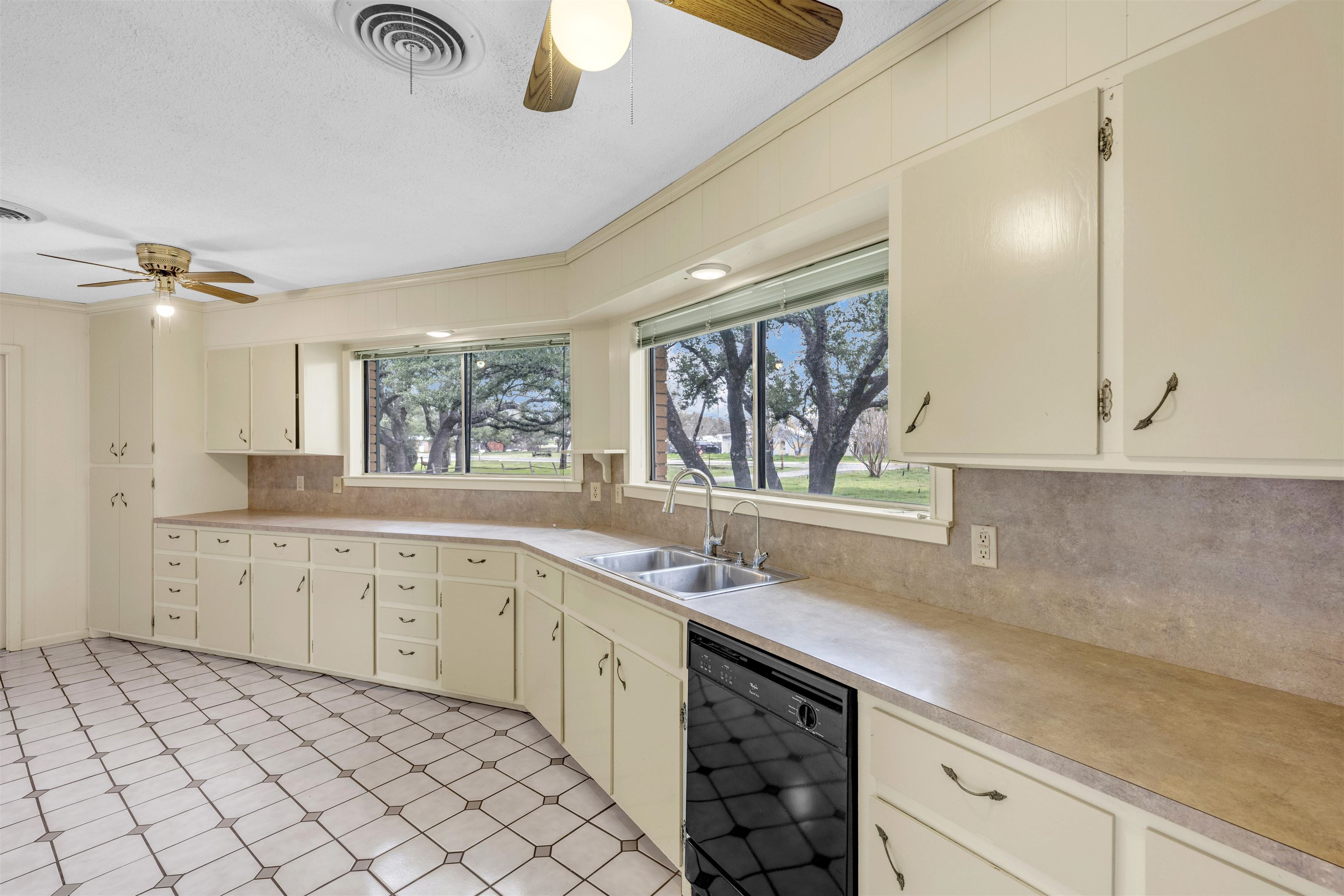 113 Live Oak Dr.