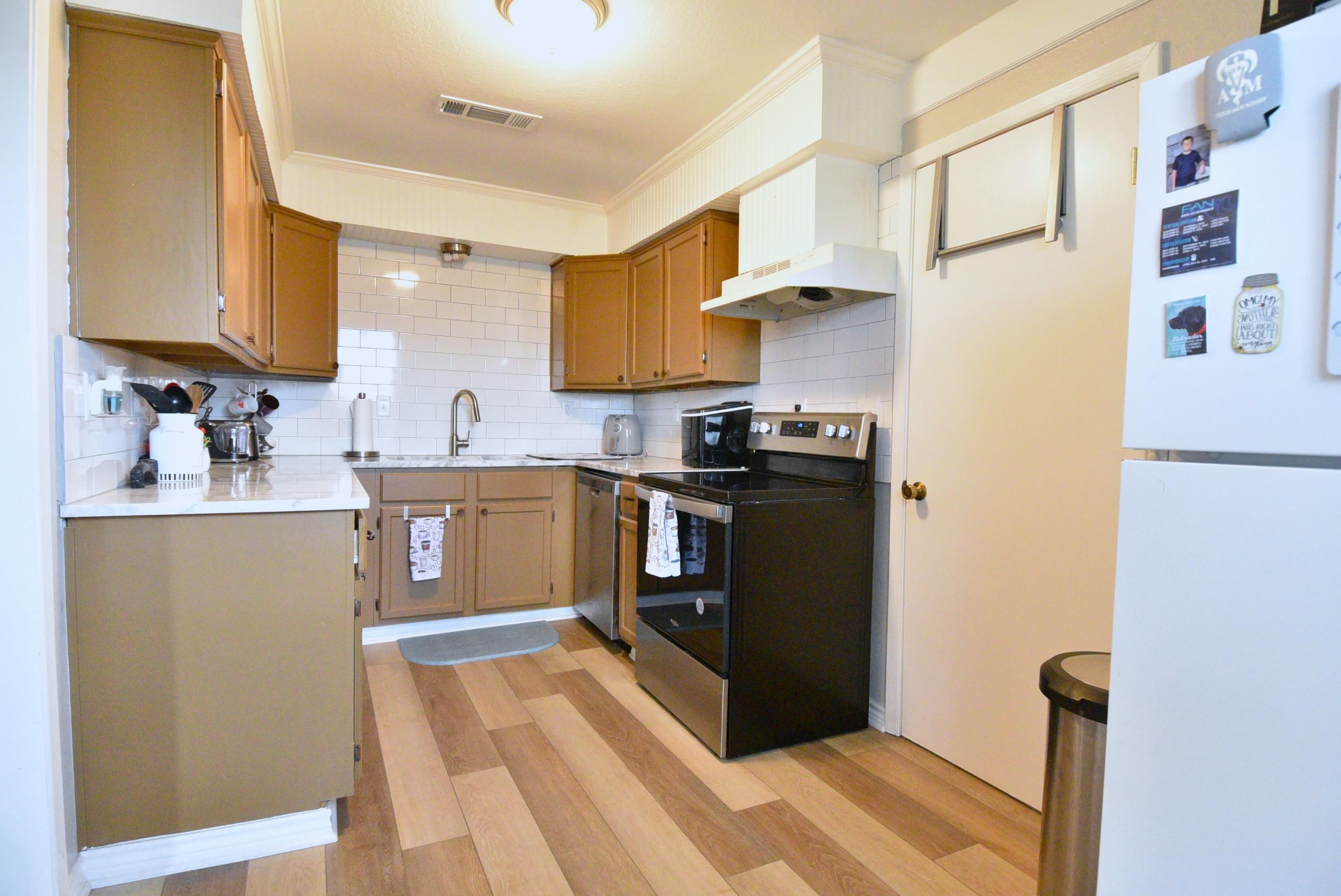 207 E Navarro Street