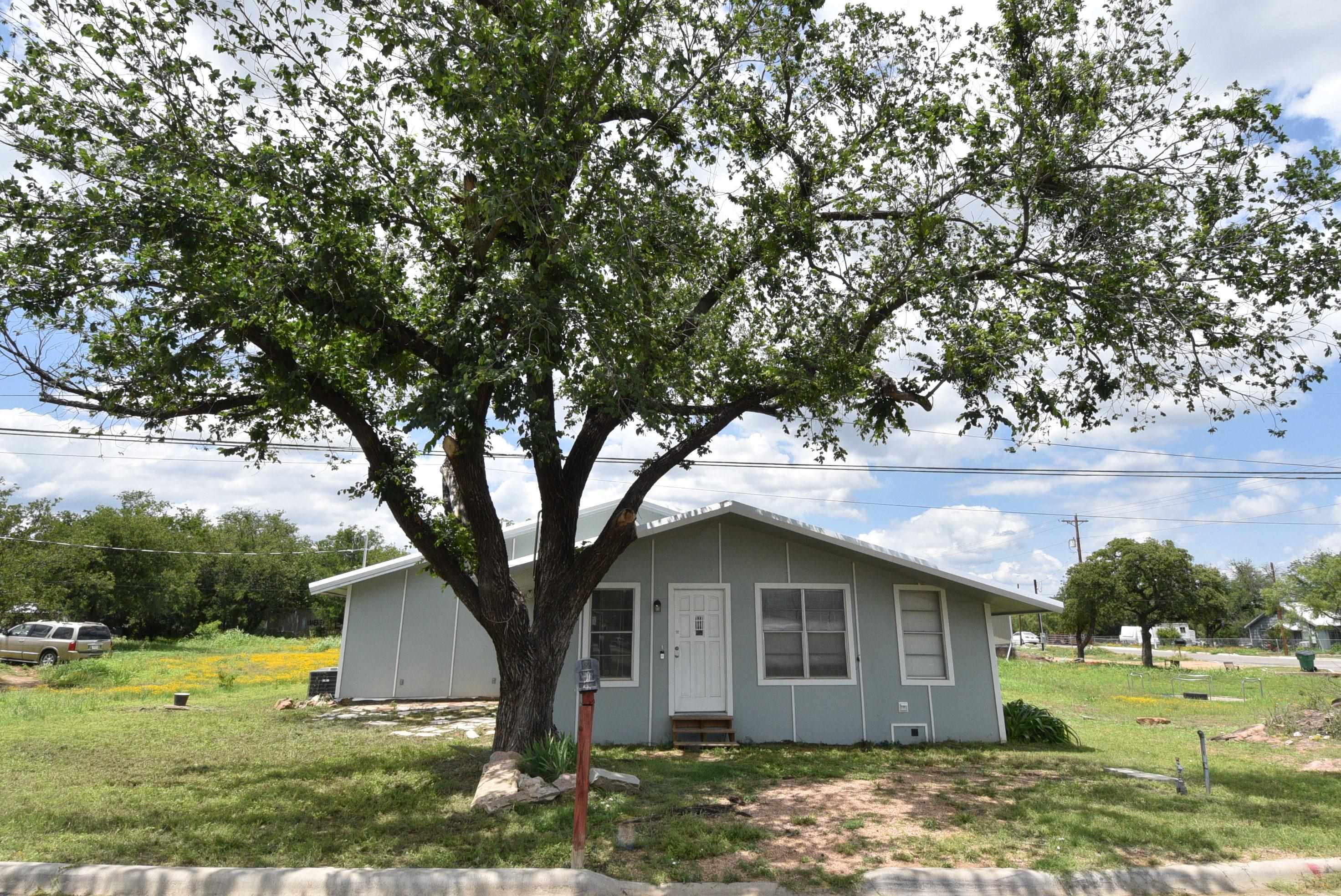 207 E Navarro Street