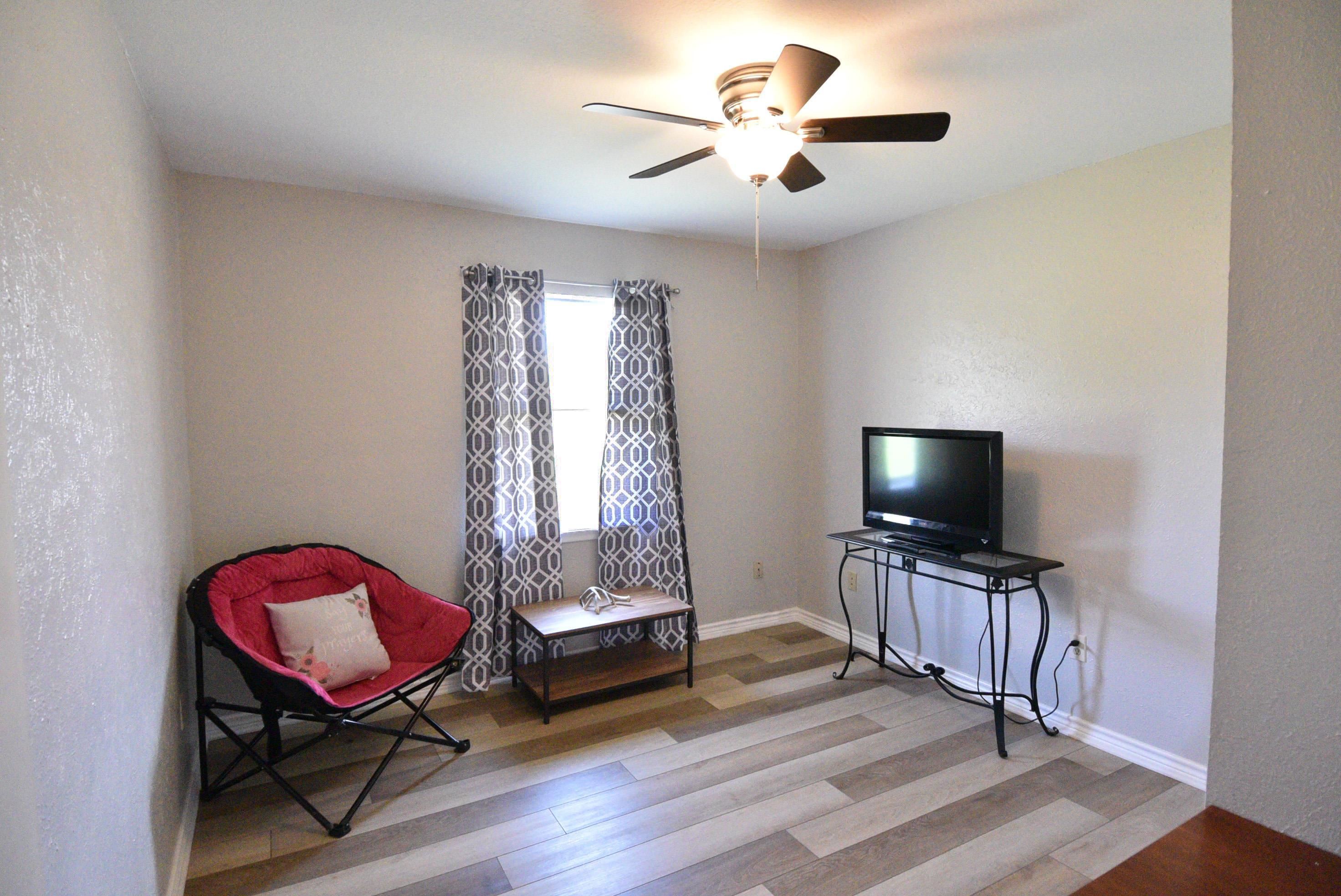 207 E Navarro Street