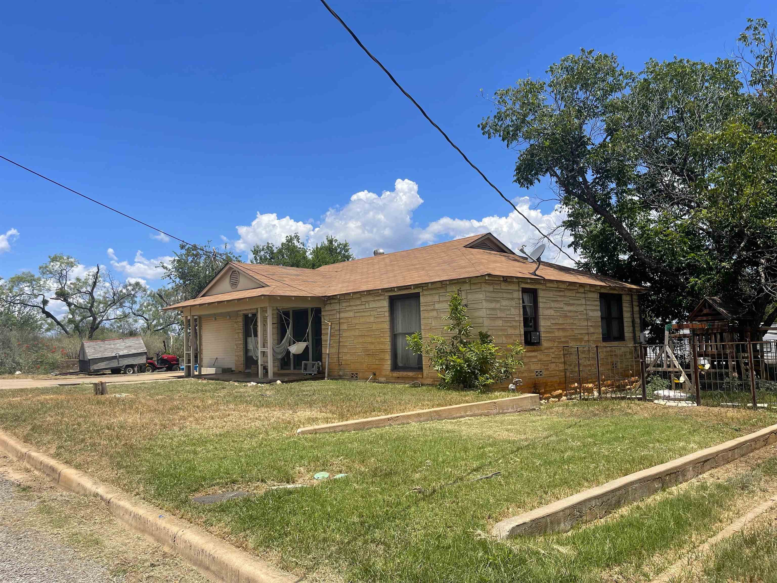 409 W Wallace